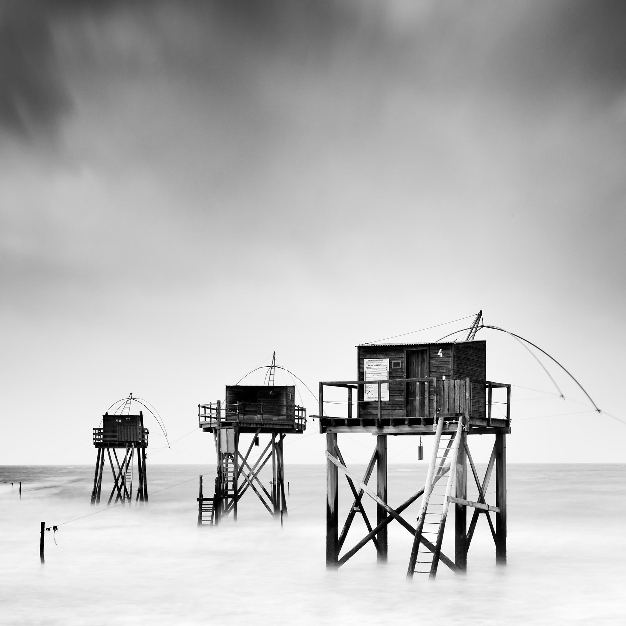 Fishing Hut auf Stilts, Carrelets, Schwarz-Weiß-Fotografie mit feiner Landschaftsfotografie  im Angebot 3