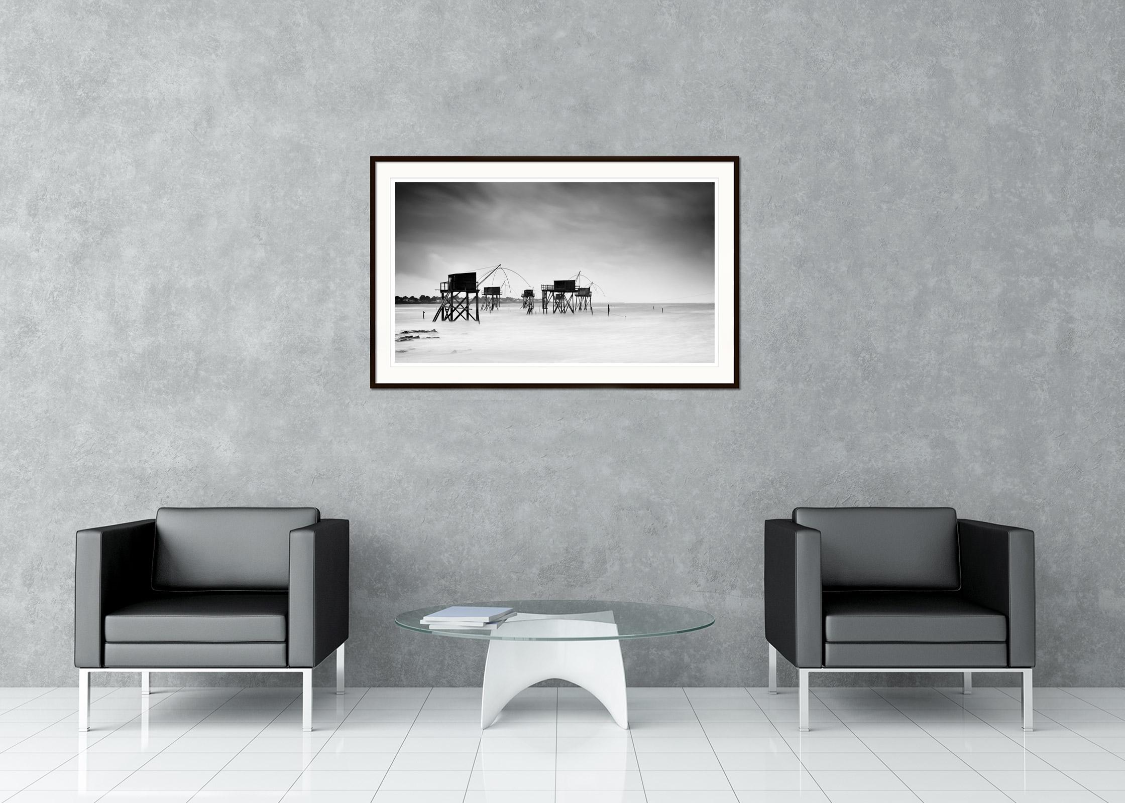 Panorama de la cabane de pêche sur pilotis, photographie d'art de paysage en noir et blanc  en vente 2