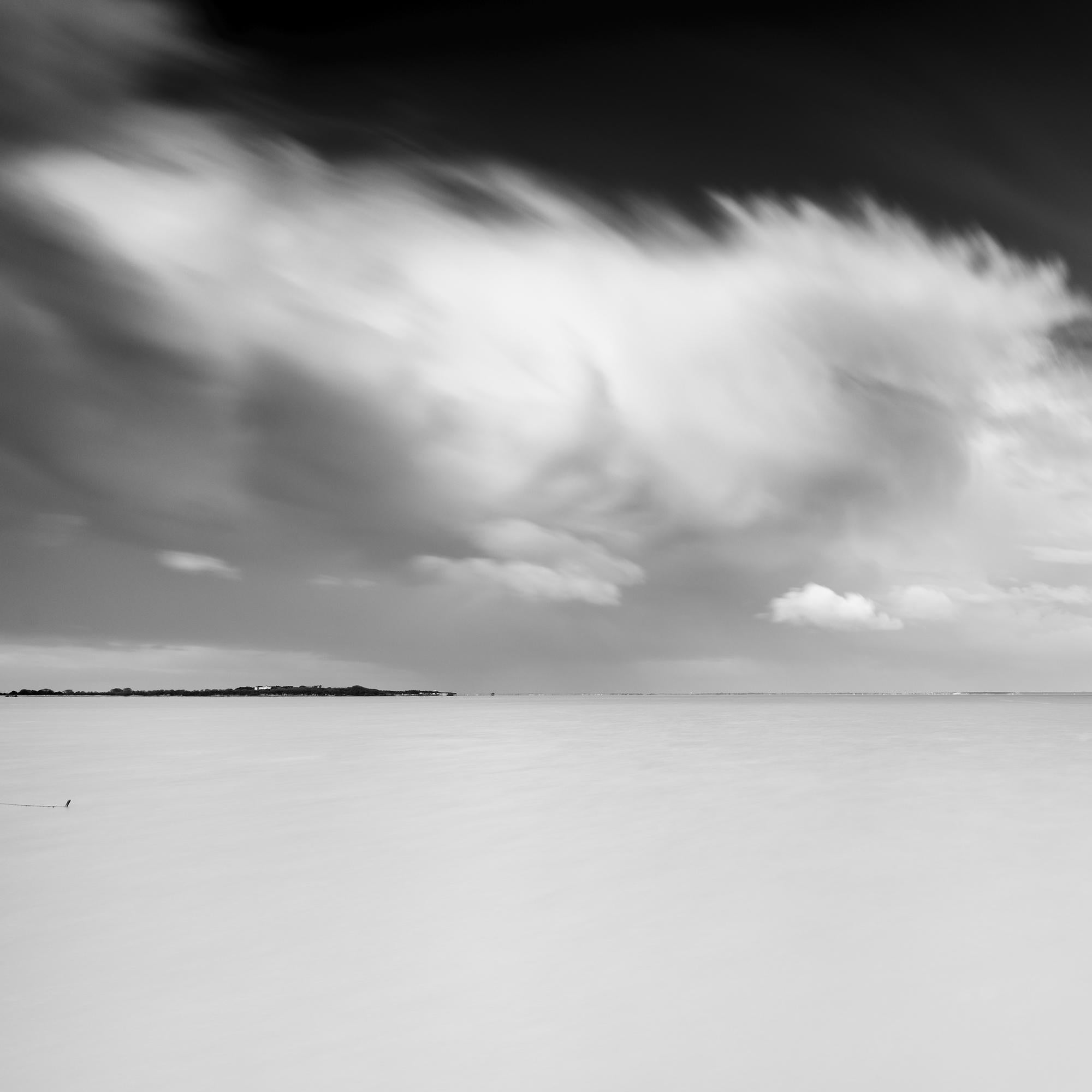 Fishing Hut on Stilts, Panorama, Riesenwolken, Kunstlandschaftsfotografie im Angebot 5