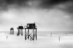 Panorama de la Cabaña de Pesca sobre Zancos,  tormenta, Océano Atlántico, Francia, blanco y negro