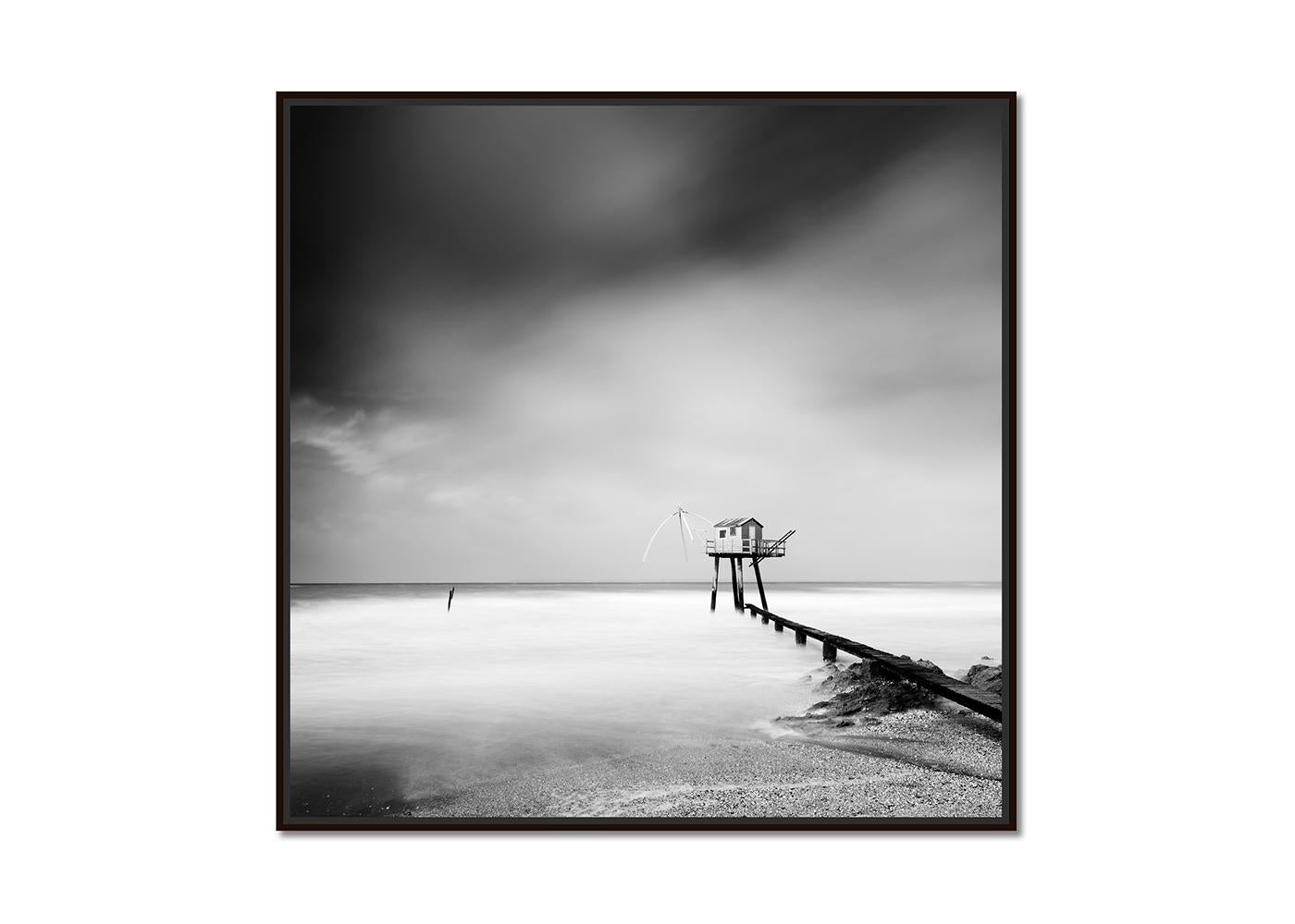 Whiting Hut on Stilts, fotografia di paesaggio in bianco e nero, edizione limitata - Photograph di Gerald Berghammer