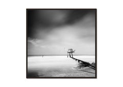 Fishing Hut on Stilts, Schwarz-Weiß-Landschaftsfotografie, limitierte Auflage
