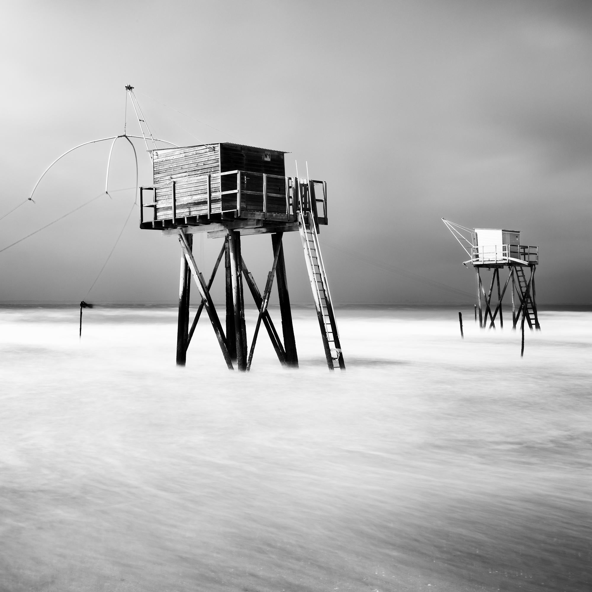 Cabaña de pesca, Saint Michel Chef Chef, fotografía monocroma, edición limitada en venta 4