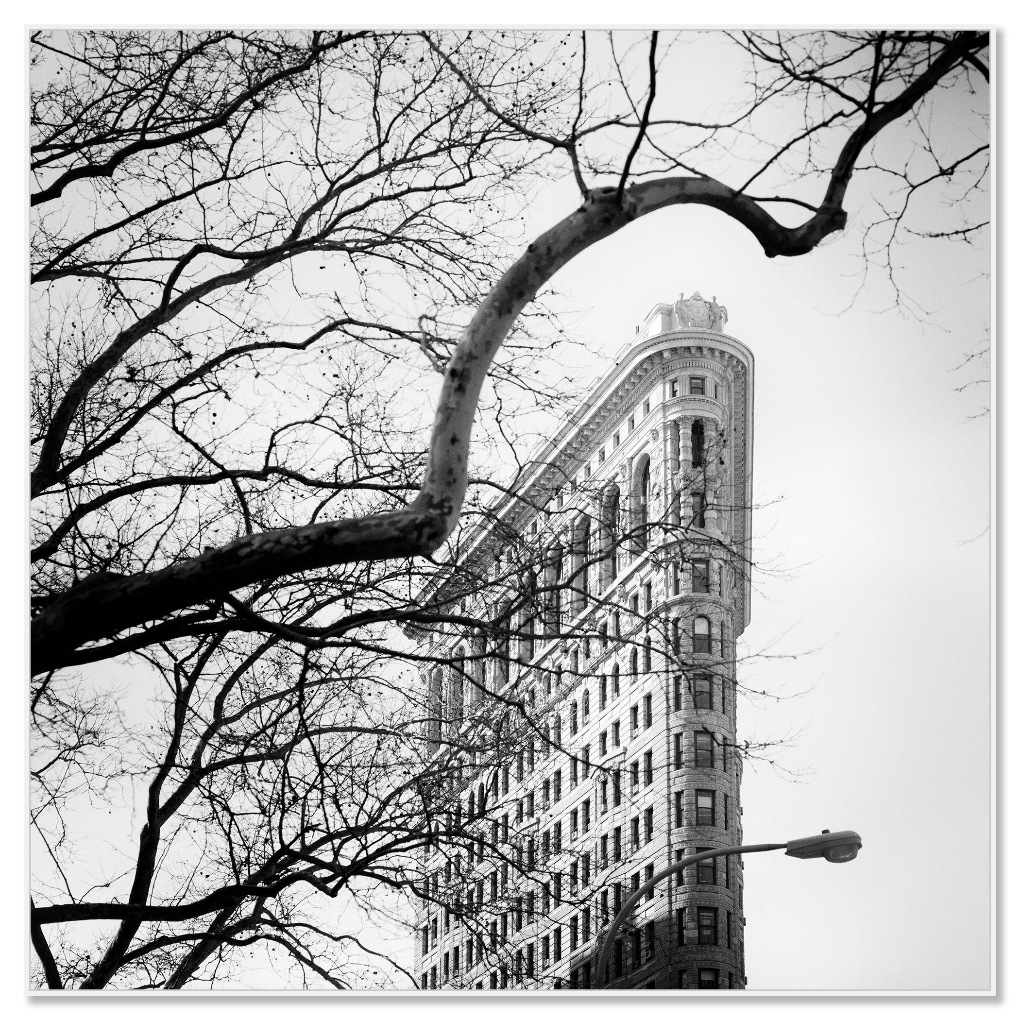 Flatiron Building, New York City, USA, Schwarz-Weiß-Fotografie, Stadtlandschaft (Zeitgenössisch), Photograph, von Gerald Berghammer