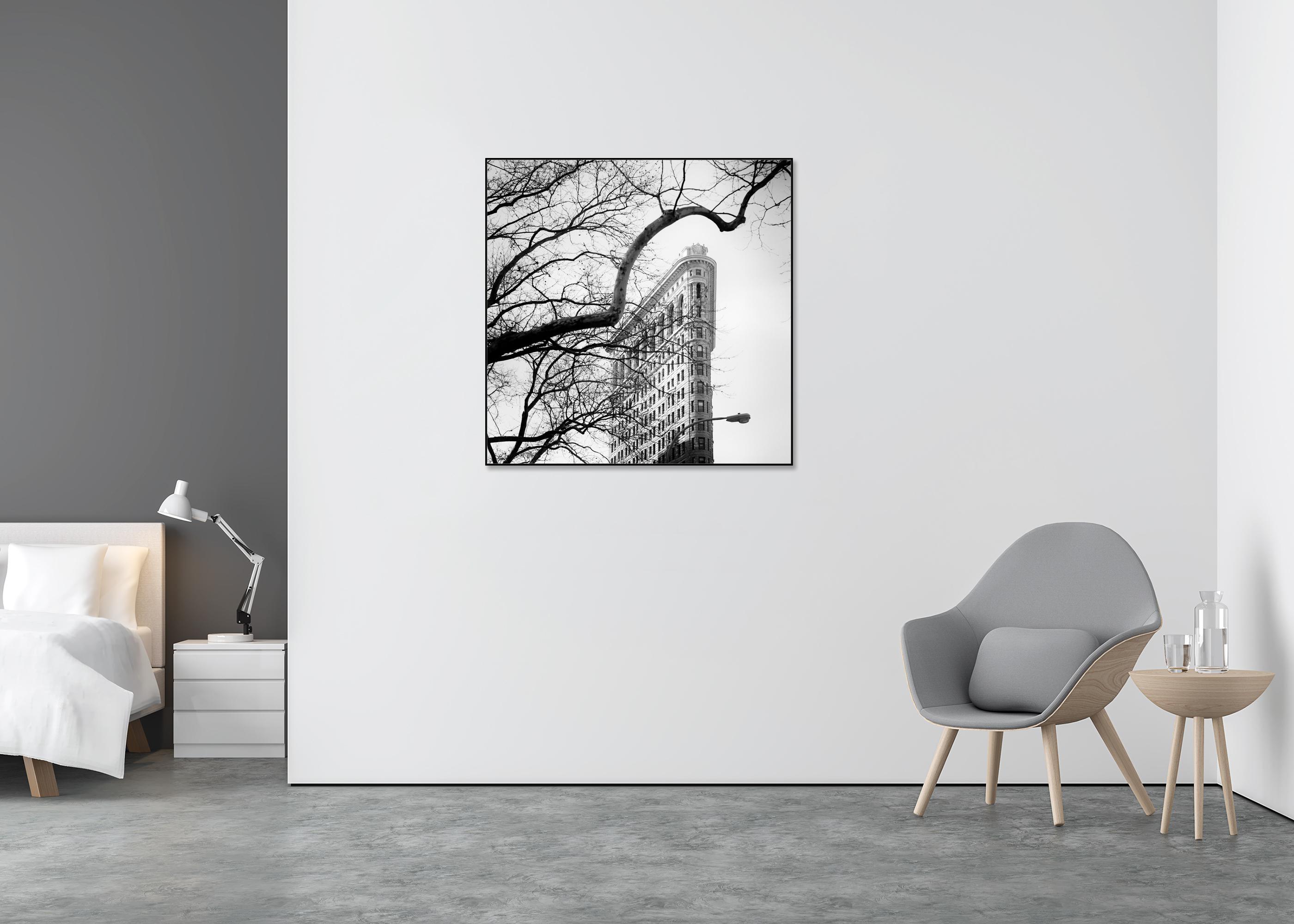 Flatiron Building, New York City, USA, Schwarz-Weiß-Fotografie, Stadtlandschaft (Grau), Landscape Photograph, von Gerald Berghammer