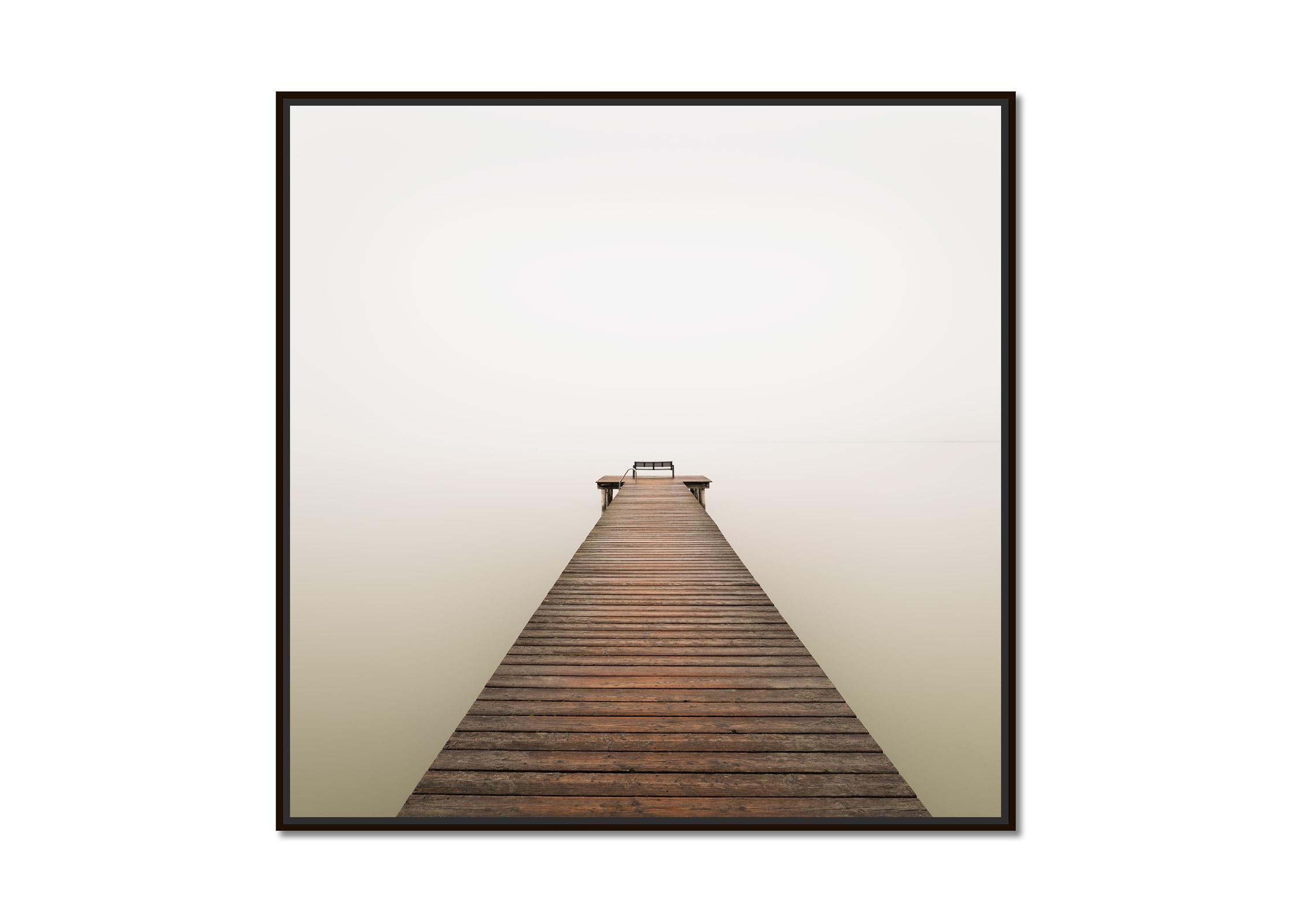 Fog over the Lake, Farbfotografie, limitierte Auflage, Seestücke, lange Belichtungszeit – Photograph von Gerald Berghammer