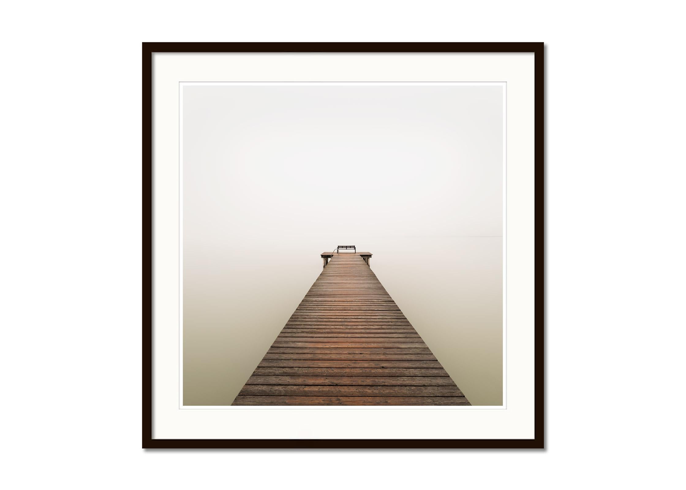 Fog over the Lake, Farbfotografie, limitierte Auflage, Seestücke, lange Belichtungszeit (Beige), Landscape Photograph, von Gerald Berghammer