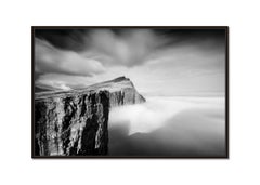 Foggy Slave Cliff, Faroe Islands, Schwarz-Weiß-Fotografie, Landschaft, limitiert