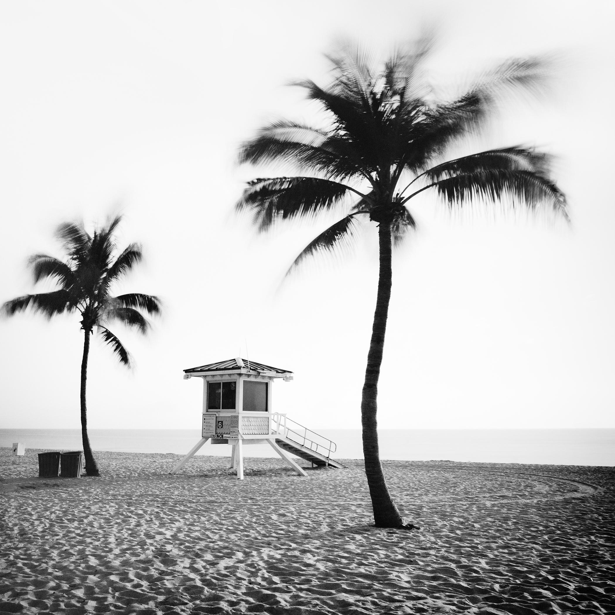 Gerald Berghammer Landscape Photograph – Fort Lauderdale Beach, Florida, monochrome Landschaft, Druck in limitierter Auflage
