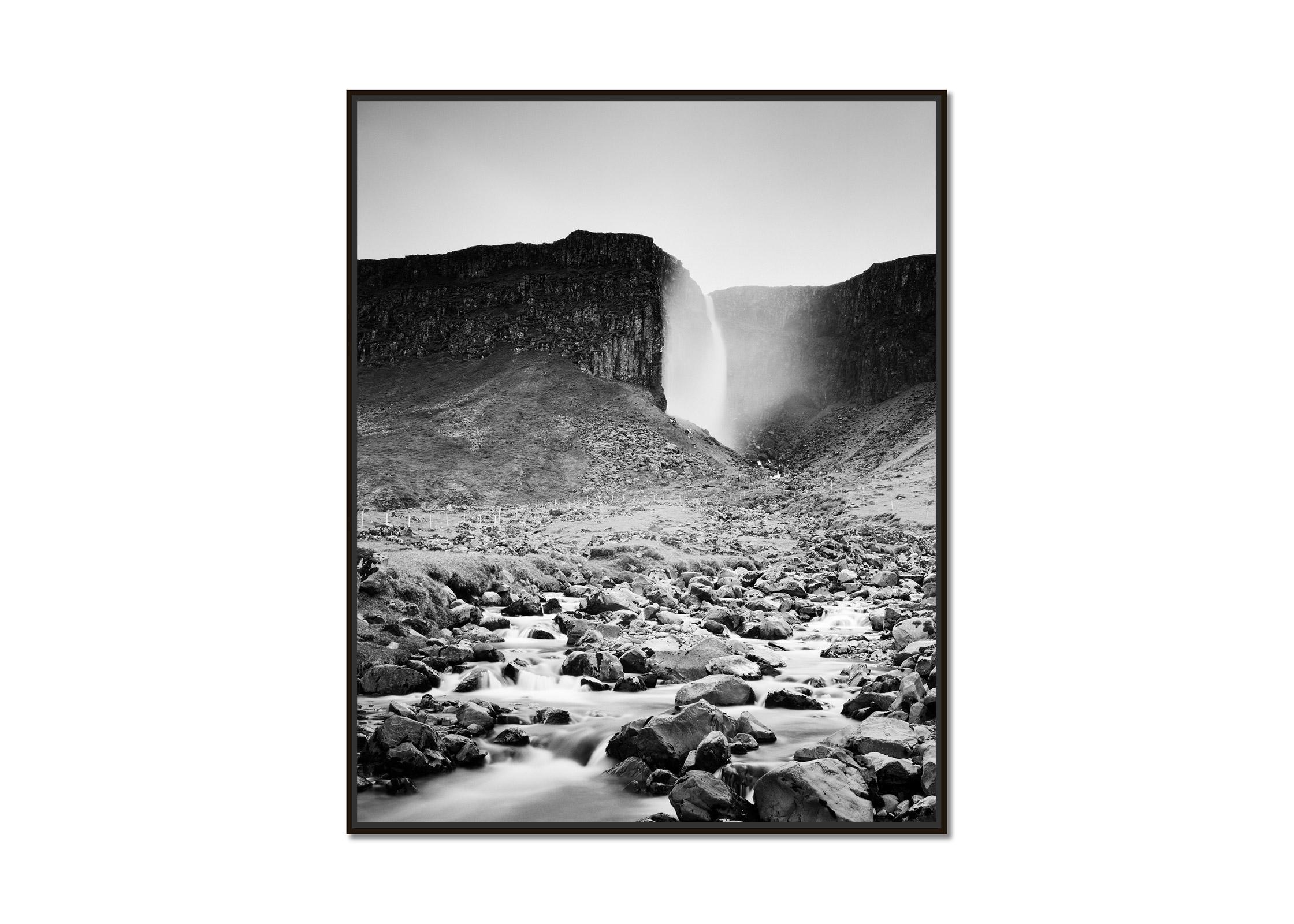 Foss, Waterfall, Mountain Stream, Iceland, b&w fine art, landspace photography - Contemporain Photograph par Gerald Berghammer