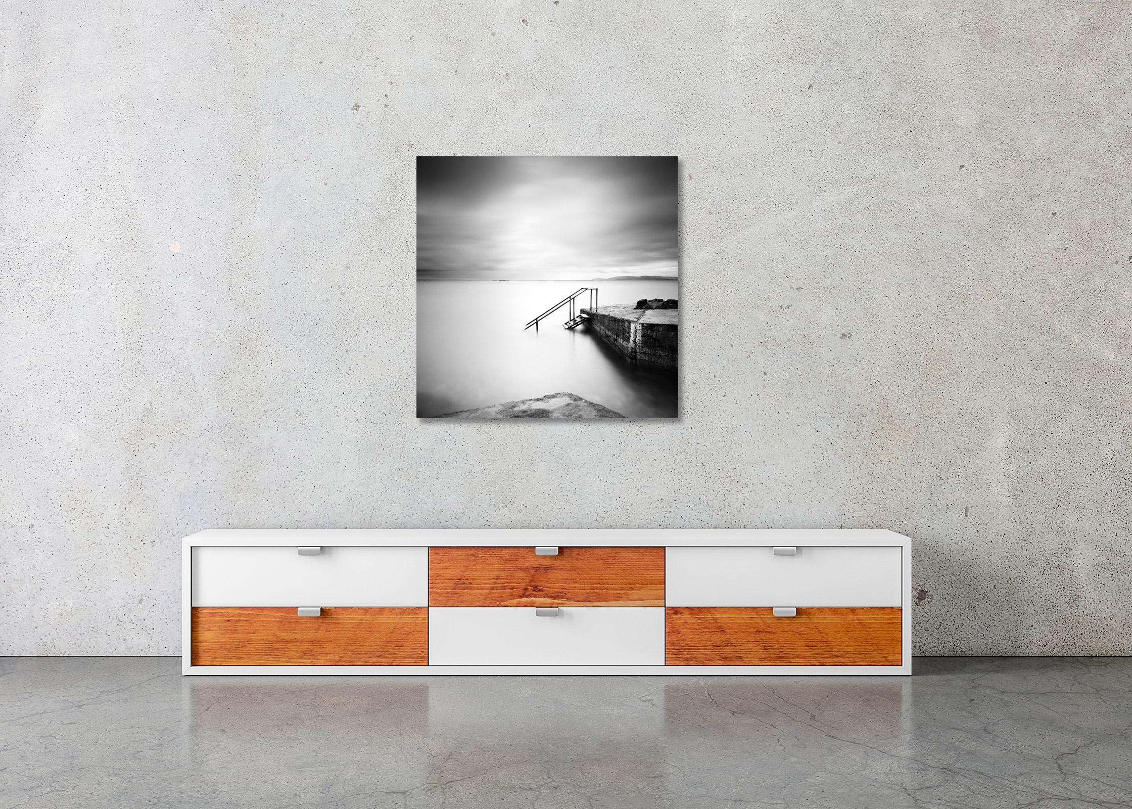 Four Steps Downs, Minimalistische Monochrome-Fotografie, Limitierte Auflage, Meereslandschaft im Angebot 2