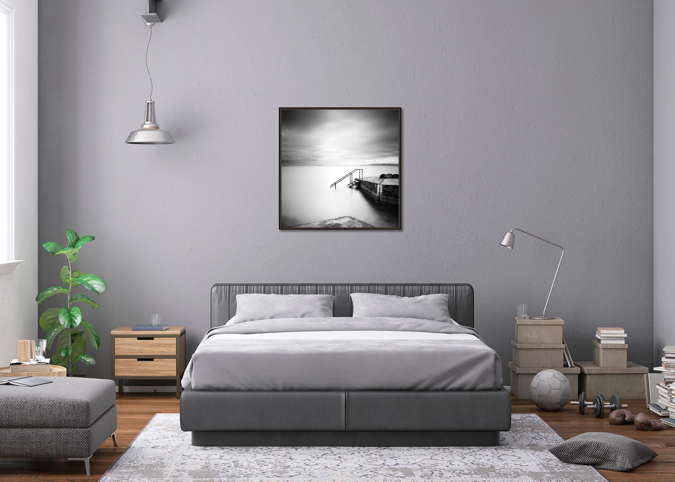 Four Steps Downs, Minimalistische Monochrome-Fotografie, Limitierte Auflage, Meereslandschaft im Angebot 1