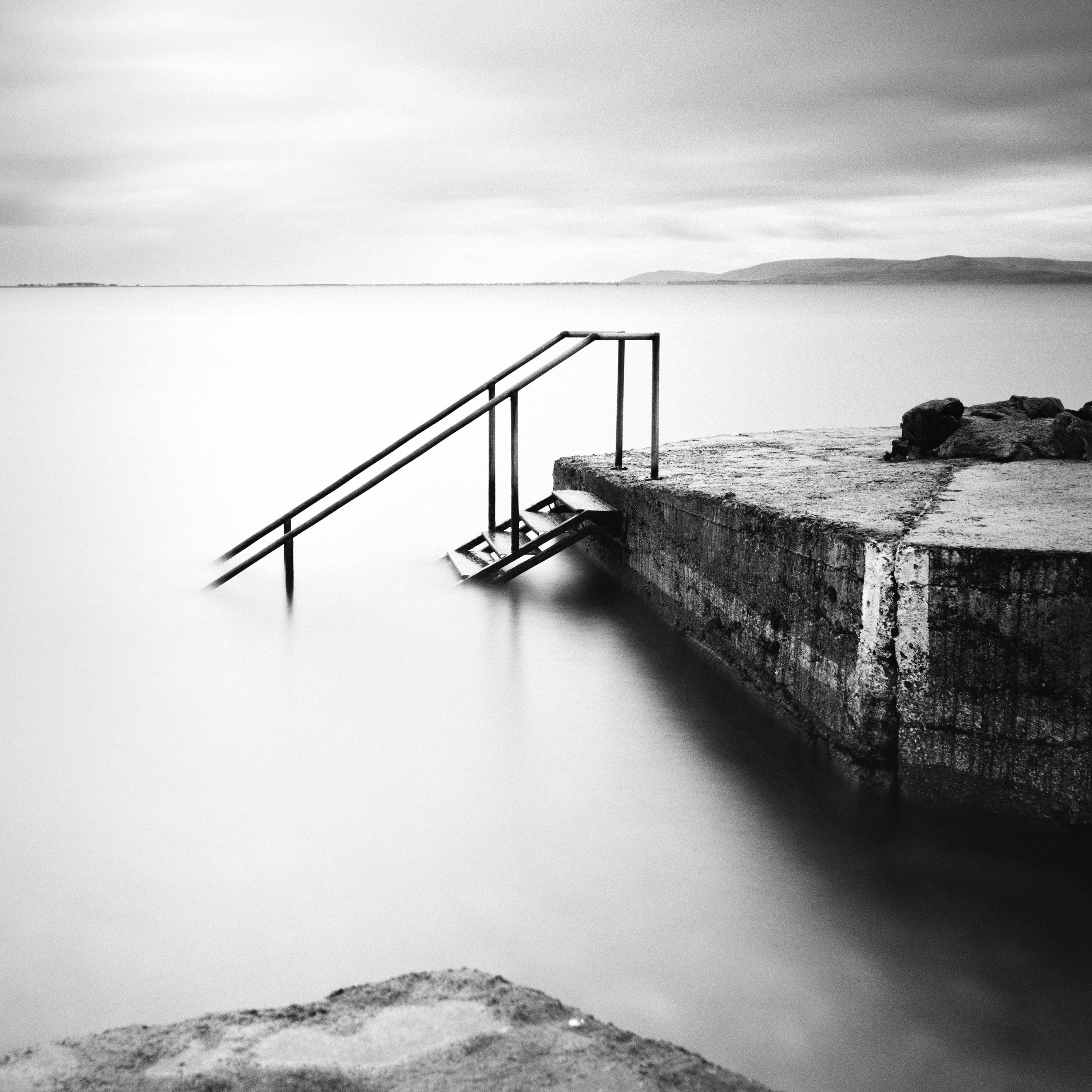 Four Steps Downs, Minimalistische Monochrome-Fotografie, Limitierte Auflage, Meereslandschaft im Angebot 3
