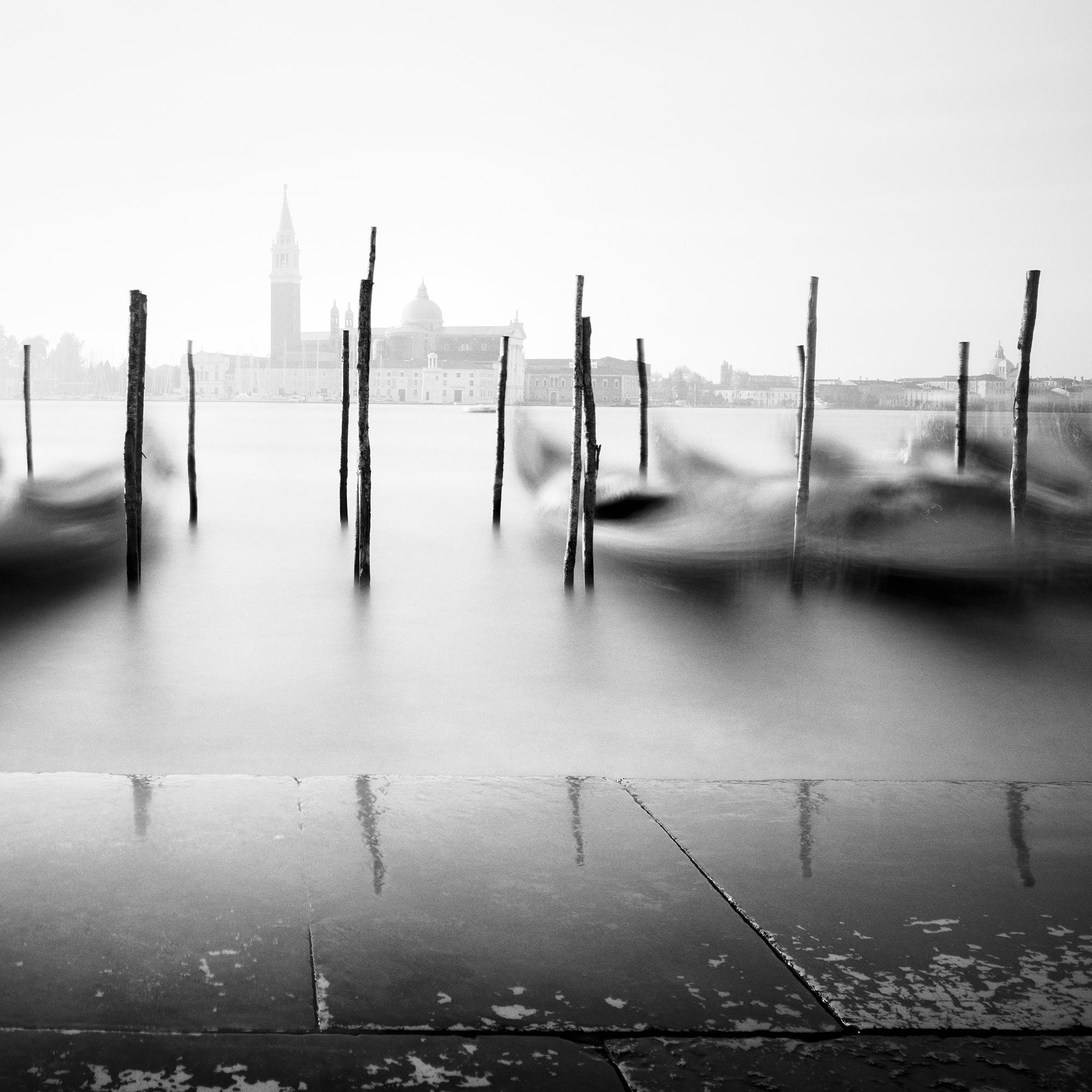 Free Space, Basilica, Gondola, Venedig, Schwarz-Weiß-Fotografie, Landschaft im Angebot 7