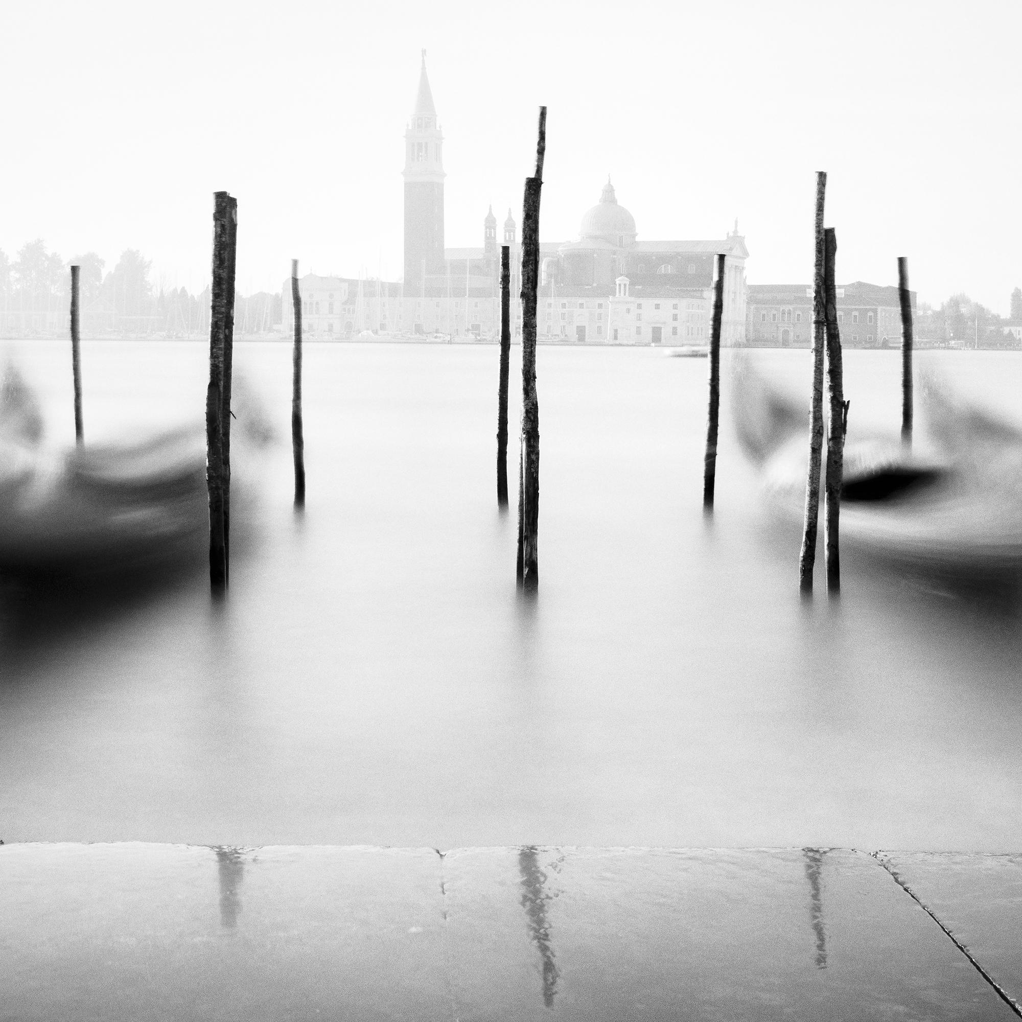 Free Space, Basilica, Gondola, Venedig, Schwarz-Weiß-Fotografie, Landschaft im Angebot 8