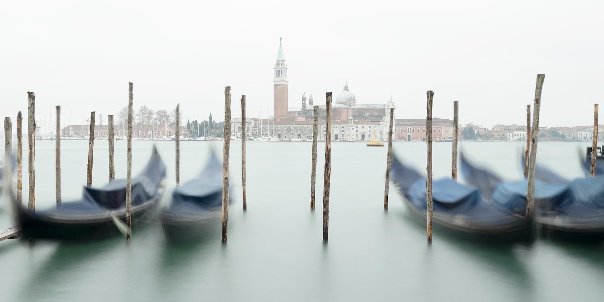 Panorama A Space - gondole en couleur, paysage urbain - Venise, Italie - édition limitée