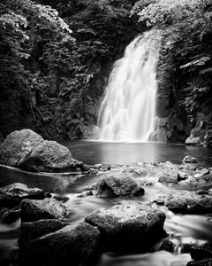 Cascata di Glenoe, Irlanda, fotografia in bianco e nero, edizione limitata, paesaggio naturale