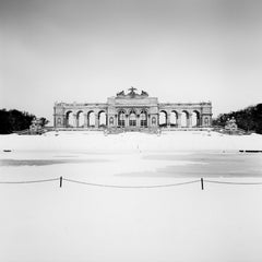Gloriette Winter, Schloss Schoenbrunn, Wien, B&W Stadtlandschaftsfotografie-Druck