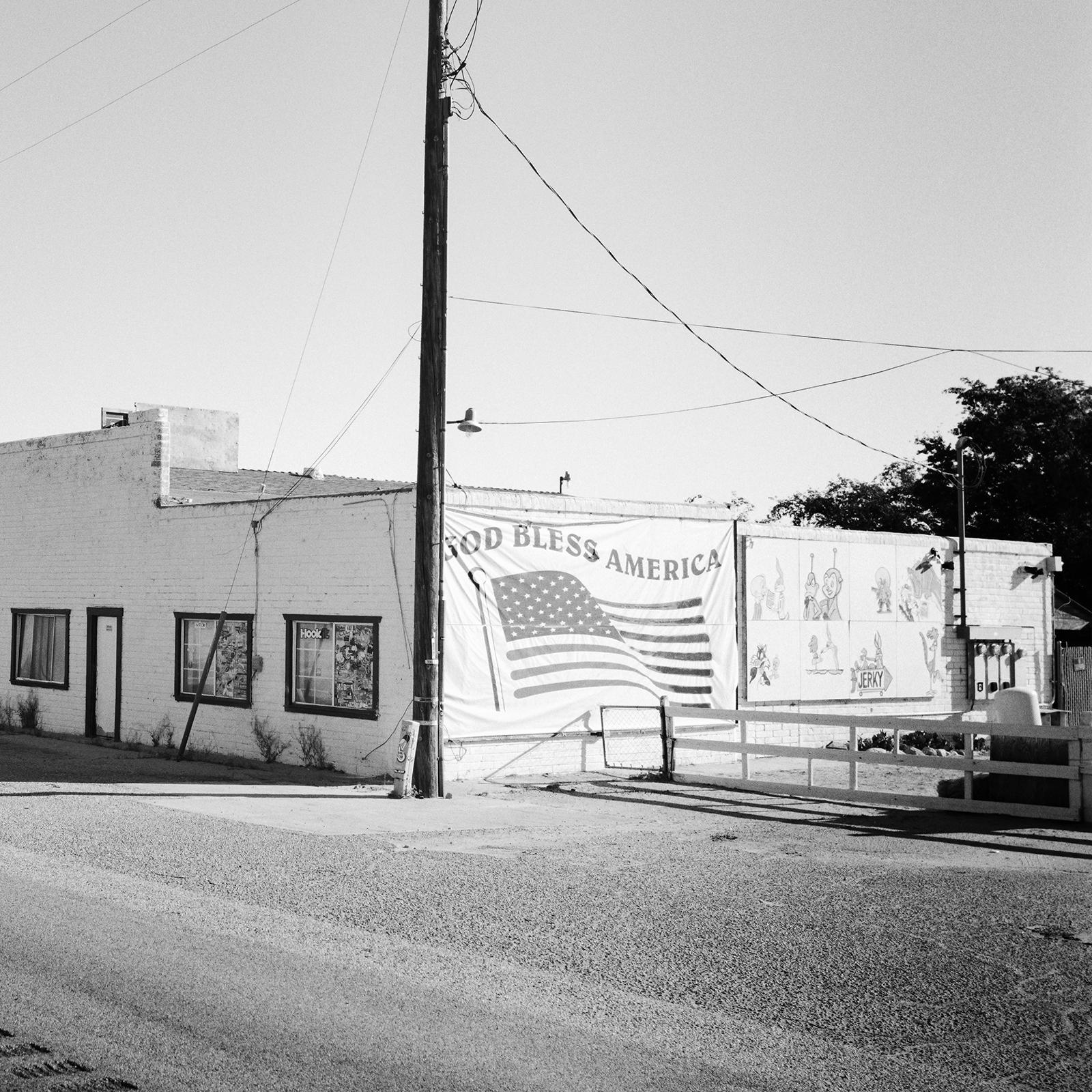 God Bless America, Kalifornien, USA  Schwarz-Weiß-Weiß-Landschaftsfotografie im Angebot 5