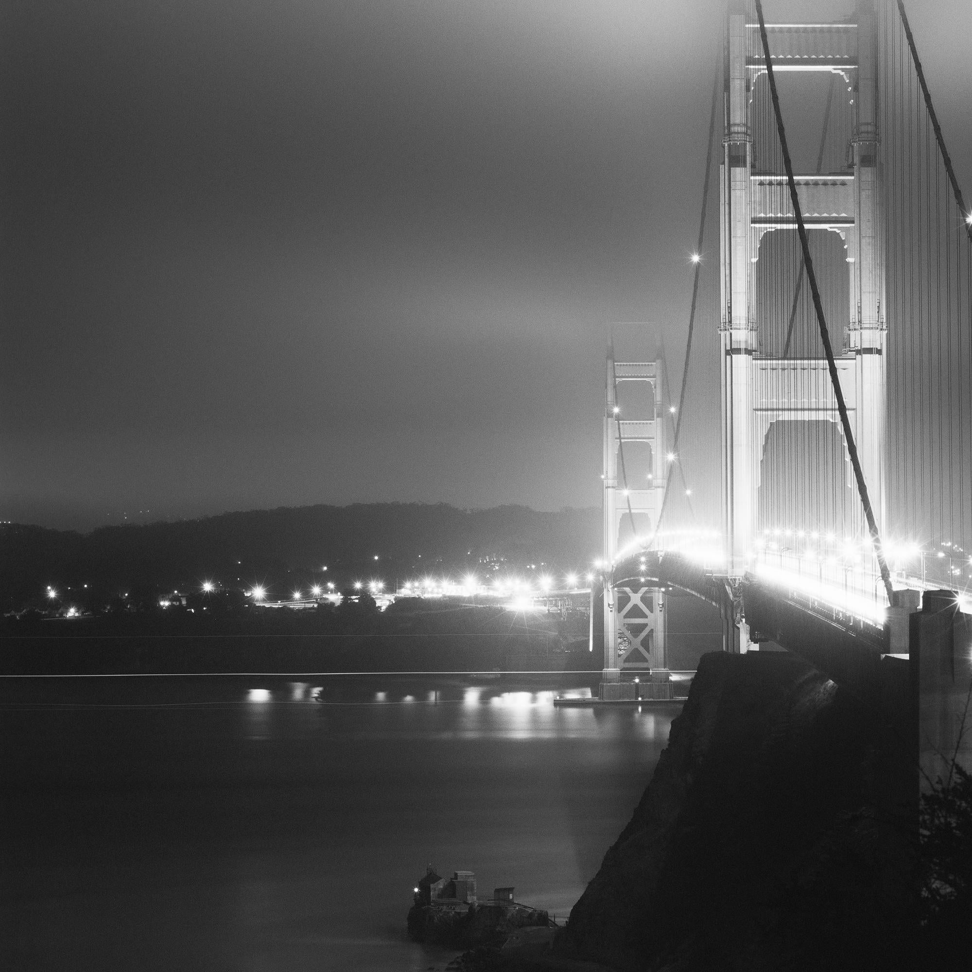 Golden Gate Bridge, Nacht, San Francisco, USA, Schwarz-Weiß-Landschaftsfotografie im Angebot 5