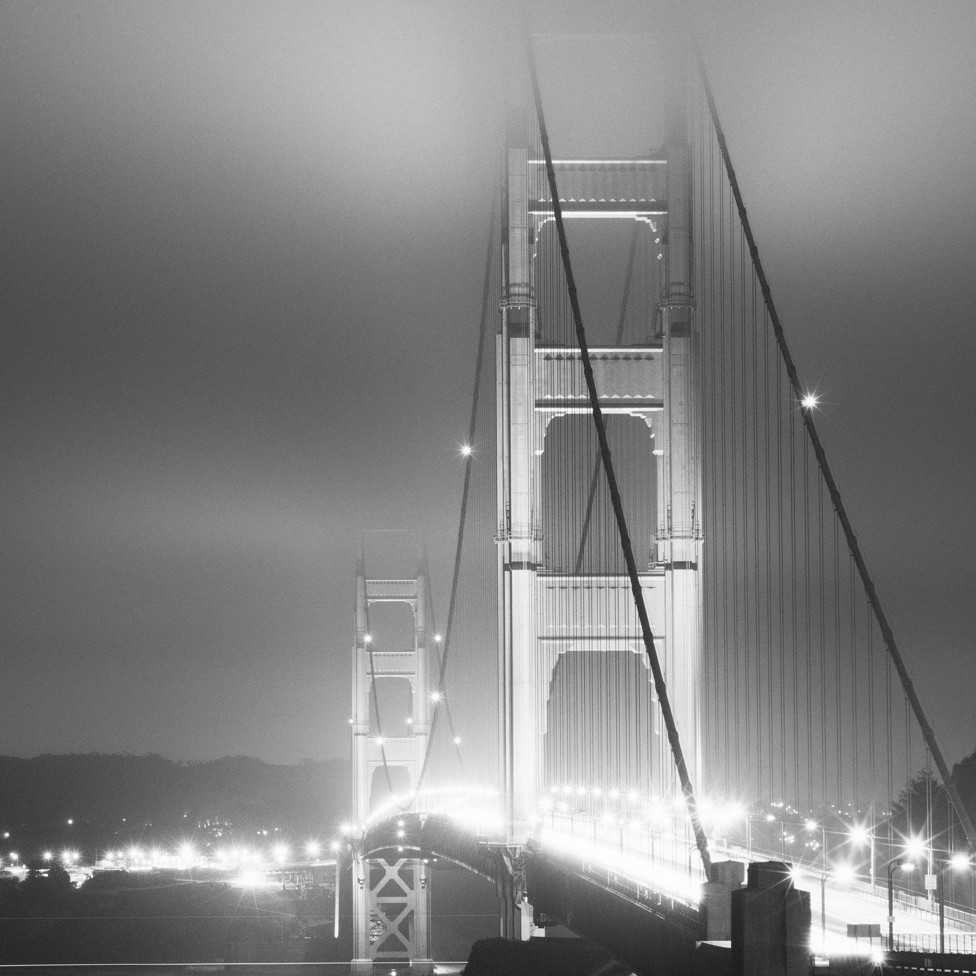 Golden Gate Bridge, Nacht, San Francisco, USA, Schwarz-Weiß-Landschaftsfotografie im Angebot 7