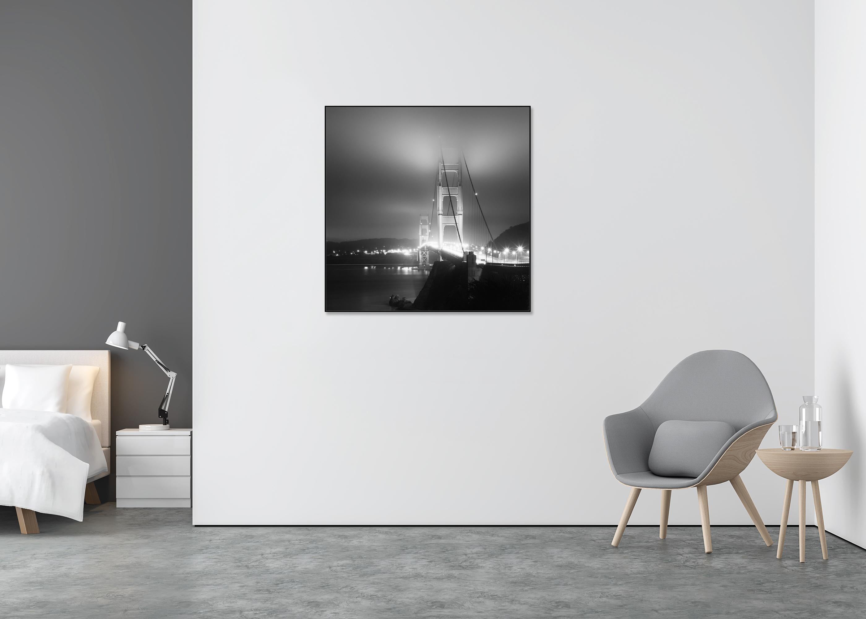 Golden Gate Bridge, Nacht, San Francisco, USA, Schwarz-Weiß-Landschaftsfotografie (Grau), Black and White Photograph, von Gerald Berghammer