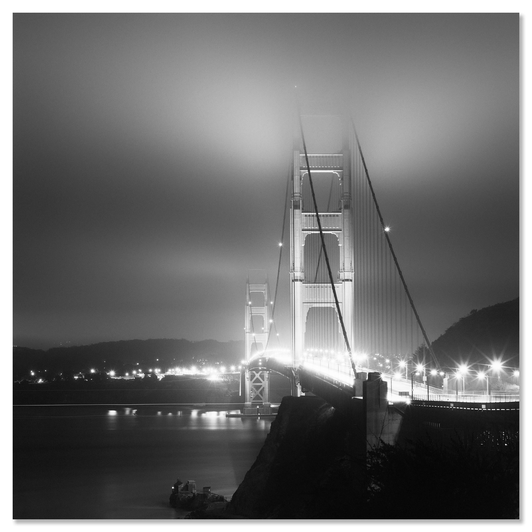 Golden Gate Bridge, Nacht, San Francisco, USA, Schwarz-Weiß-Landschaftsfotografie im Angebot 3