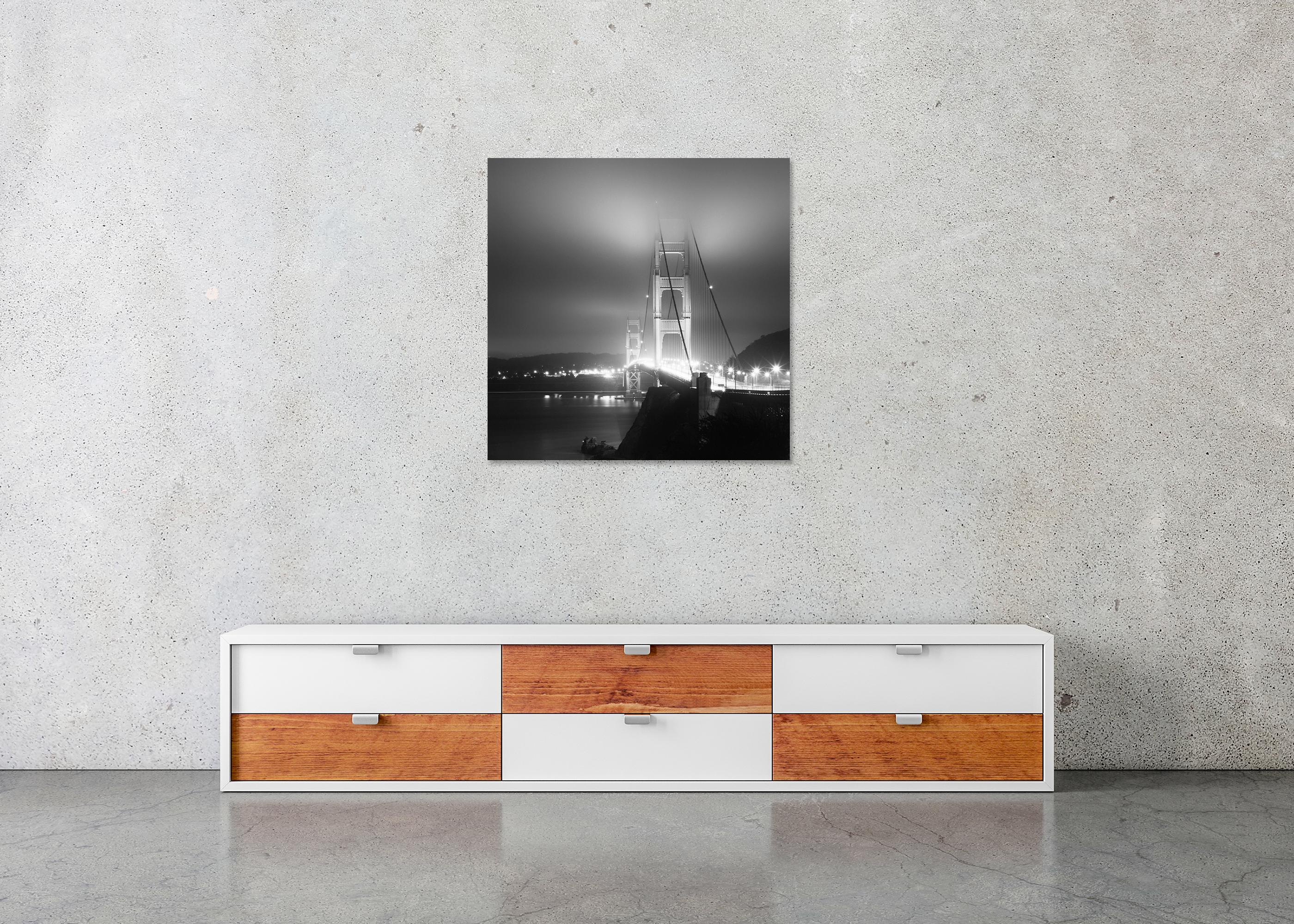 Golden Gate Bridge, Nacht, San Francisco, USA, Schwarz-Weiß-Landschaftsfotografie im Angebot 4
