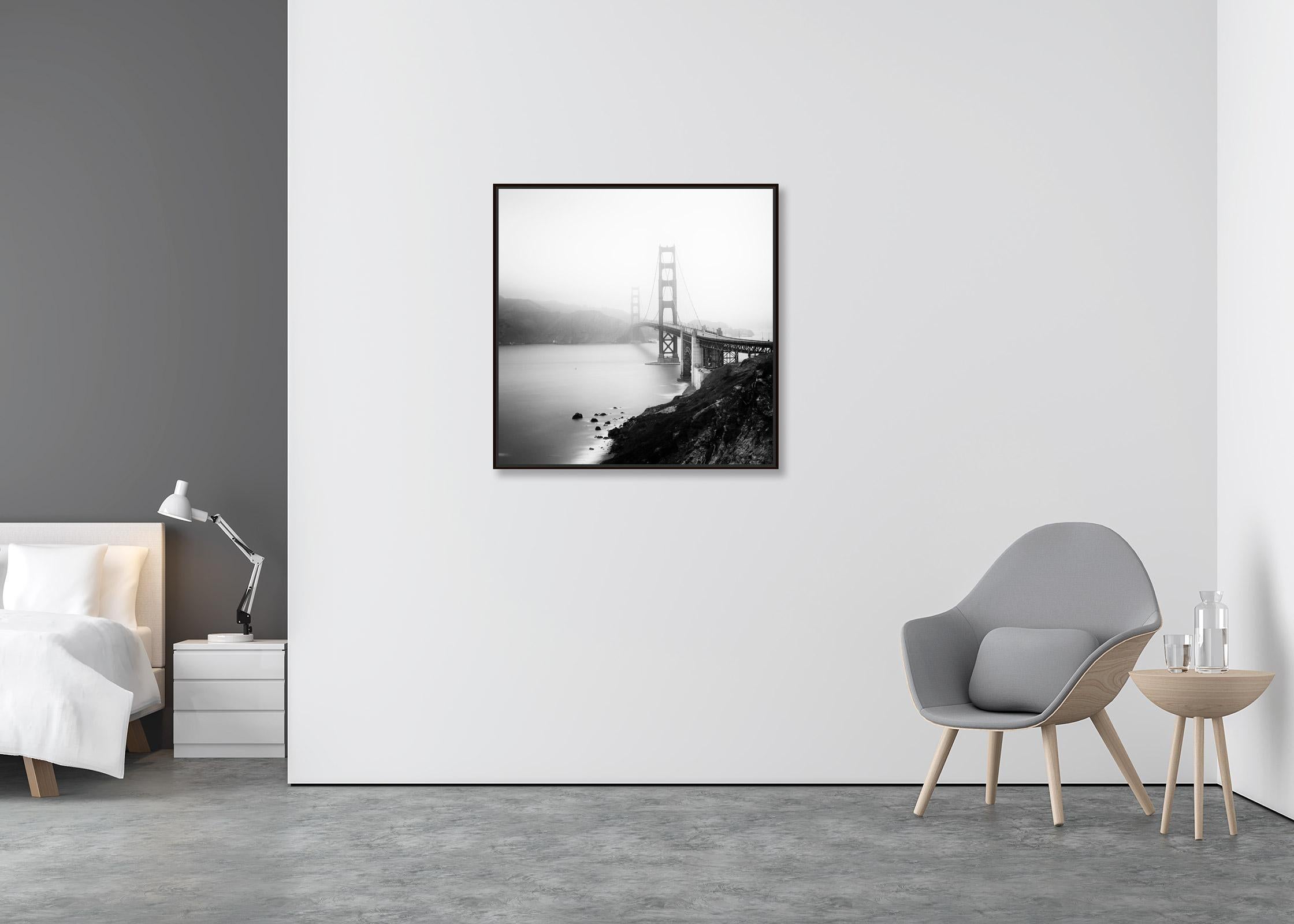 Golden Gate Bridge, San Francisco, Architektur, Schwarz-Weiß-Kunstfotografie (Zeitgenössisch), Photograph, von Gerald Berghammer