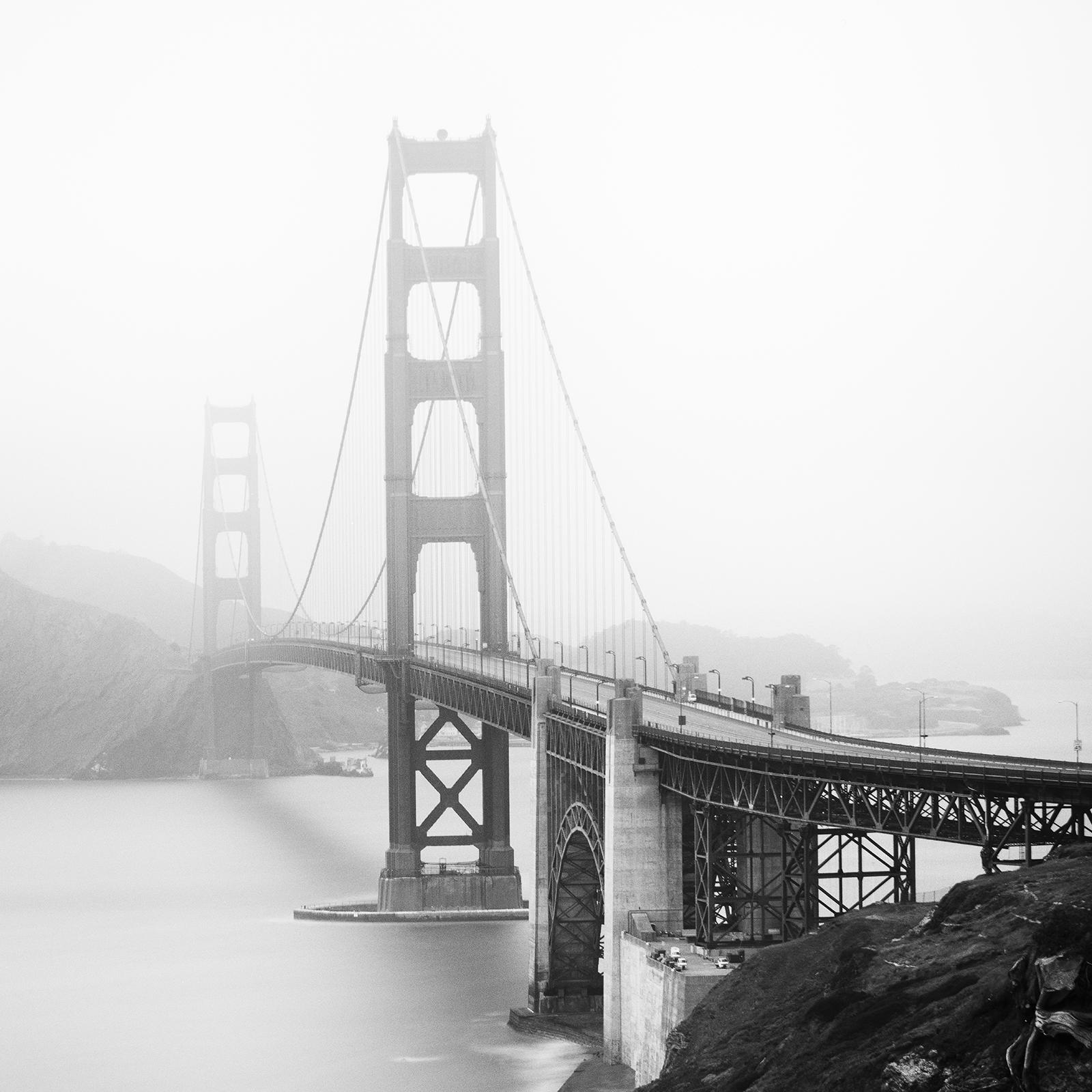 Golden Gate Bridge, San Francisco, Architektur, Schwarz-Weiß-Kunstfotografie im Angebot 3