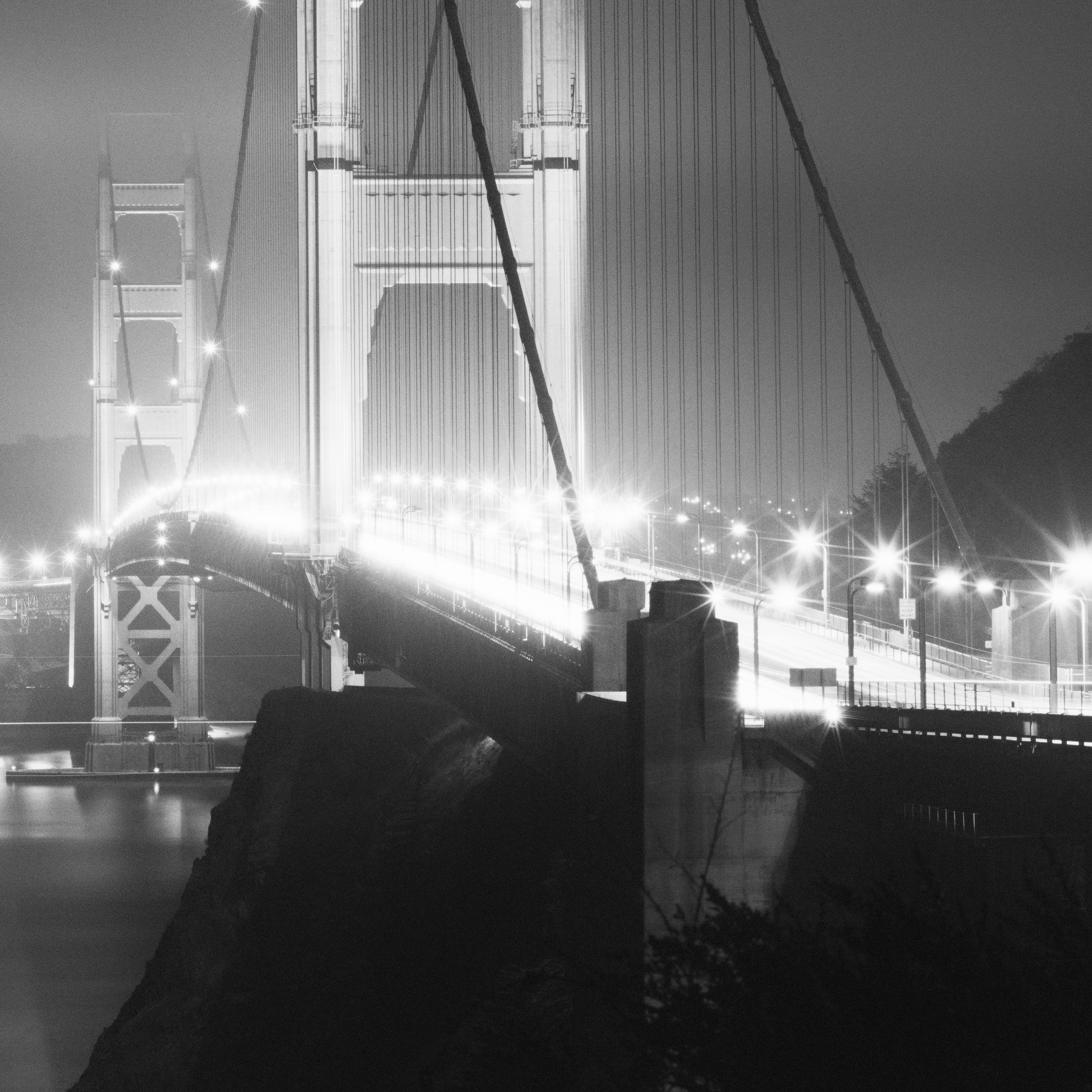 Golden Gate Bridge, Nacht, San Francisco, USA, Schwarz-Weiß-Landschaftsfotografie im Angebot 4