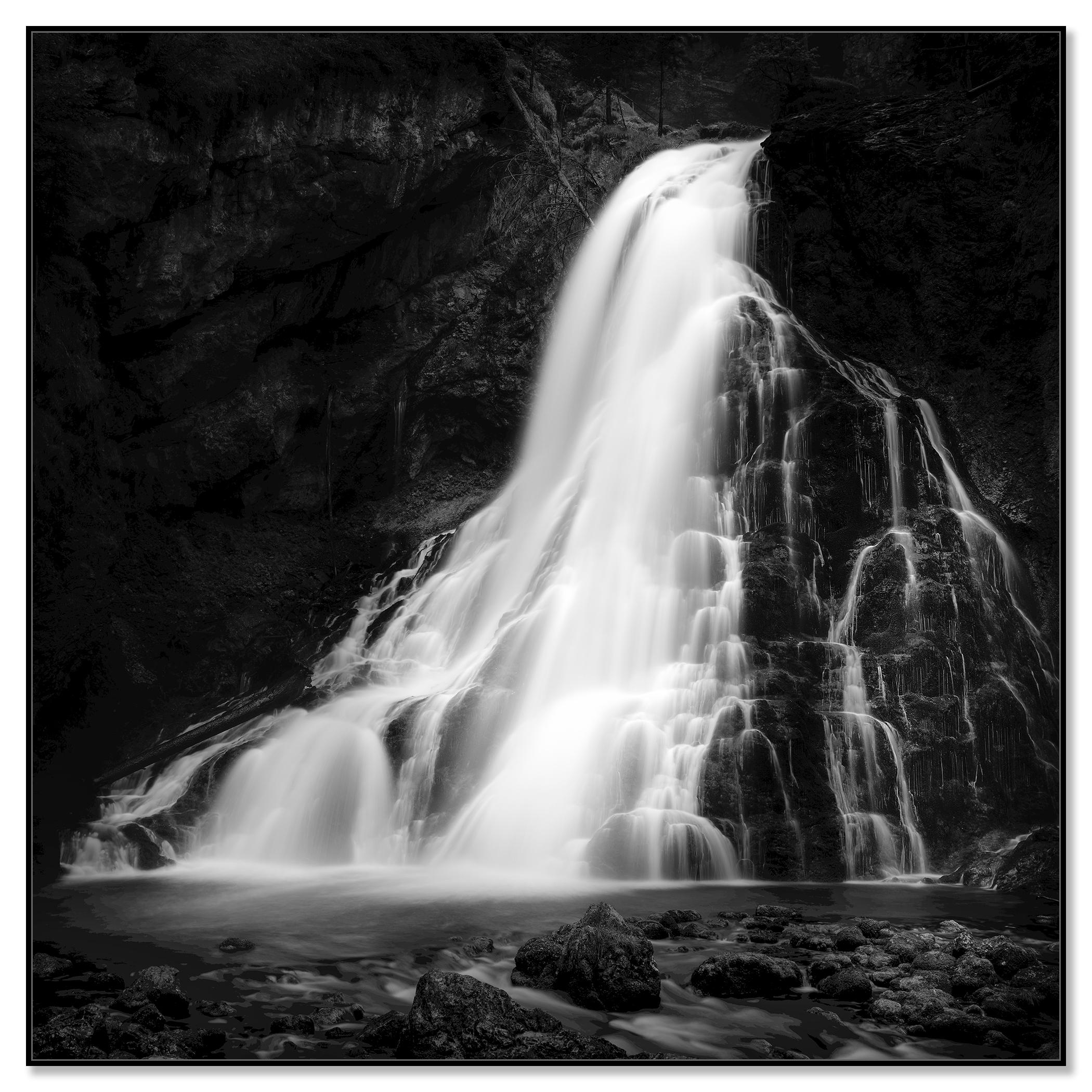 Cascadas de Golling, cascada, Austria, fotografía en blanco y negro, paisaje artístico - Photograph de Gerald Berghammer