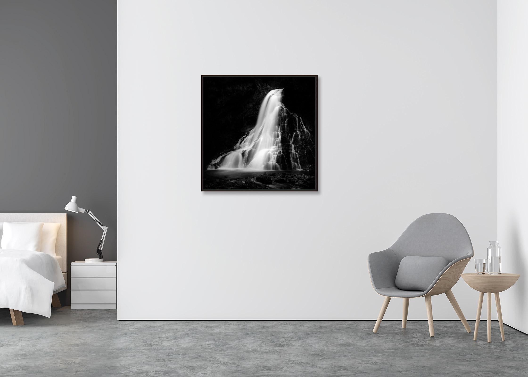 Golling Falls, Wasserfall, Schwarz-Weiß-Kunstfotografie, Wasserlandschaft, Landschaft (Zeitgenössisch), Photograph, von Gerald Berghammer