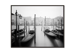 Gondola, Canal Grande, Schwarz-Weiß-Landschaft von Venedig, Druck in limitierter Auflage