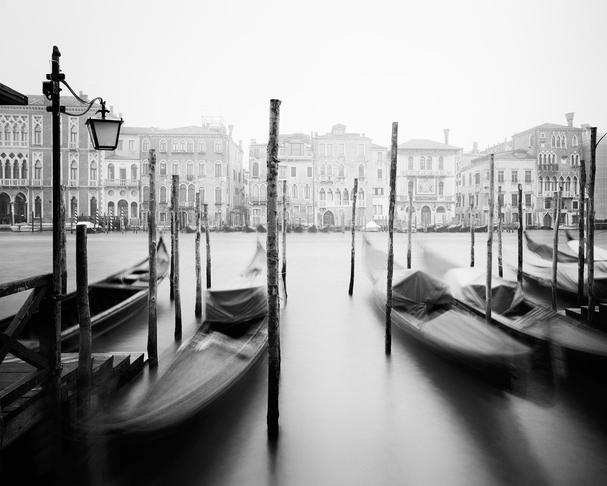 Gondole, Canal Grande, Venise, photographie de paysage urbain en noir et blanc