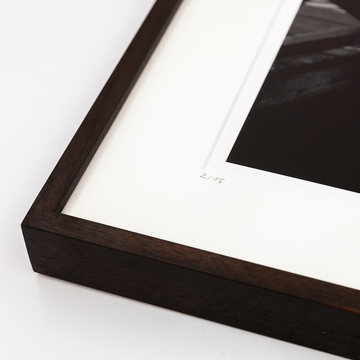 Gerald Berghammer - Edizione limitata 2/15. Stampe alla gelatina d'argento, tonalità selenio, stampa 2017. Firmato, numerato e datato da Artis. Cornice in legno fatta a mano, marrone scuro, Passepartout d'archivio bianco naturale, vetro bianco