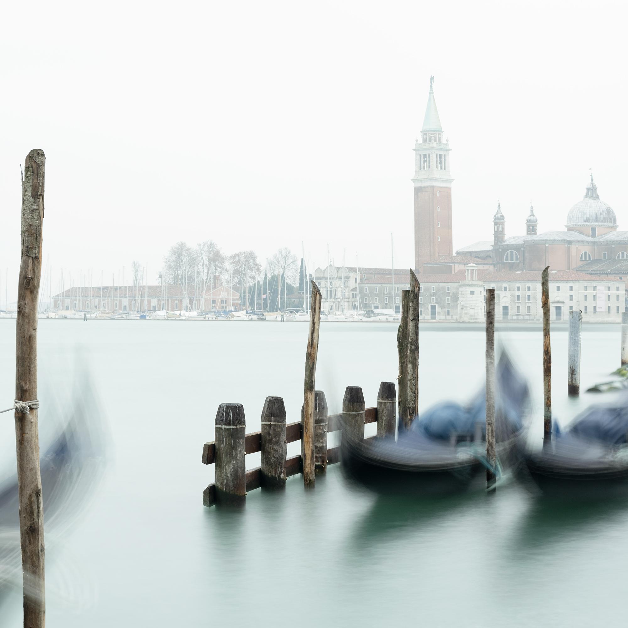 Gondoles et Church's San Giorgio - paysage urbain - Venise - édition limitée en vente 5
