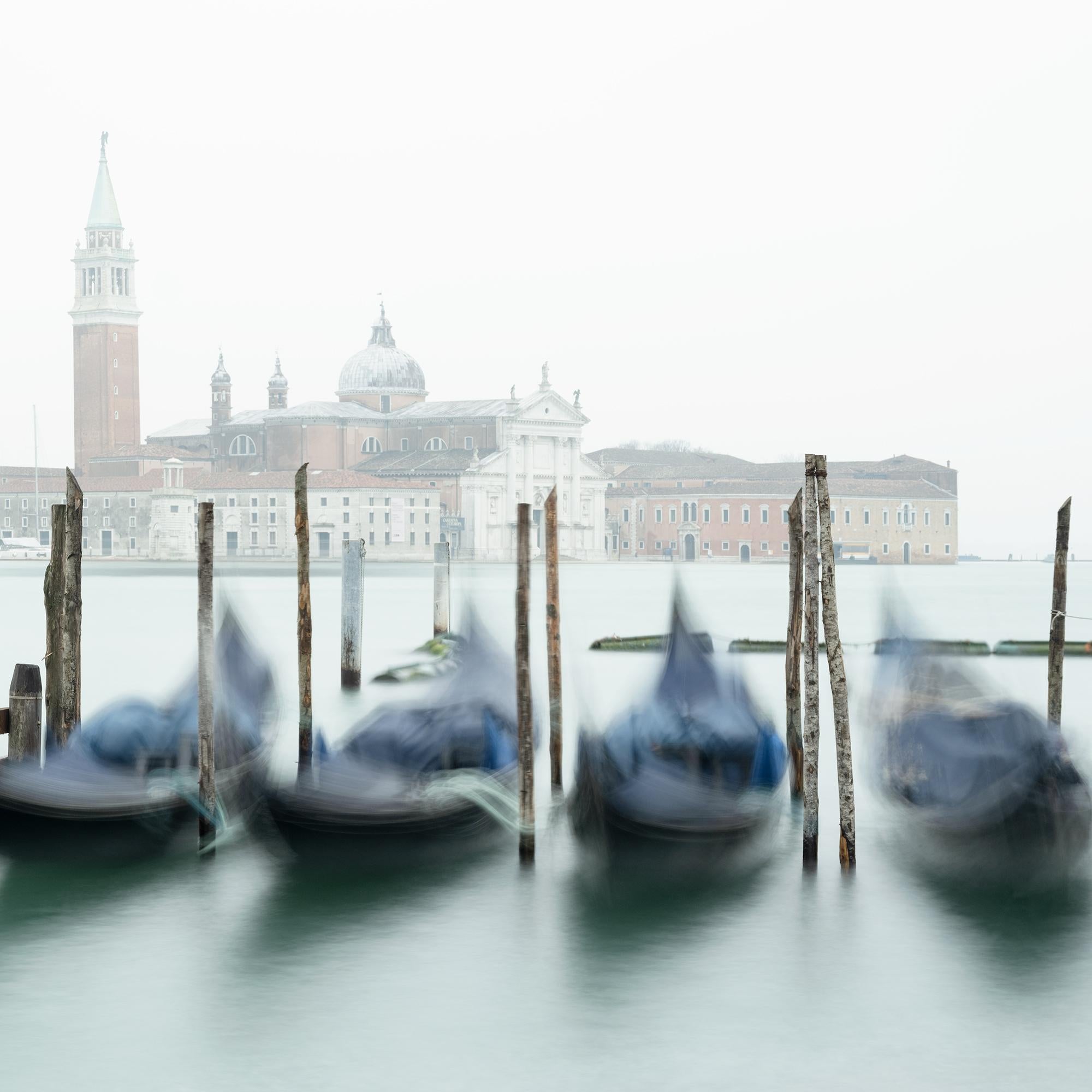 Gondoles et Church's San Giorgio - paysage urbain - Venise - édition limitée en vente 6