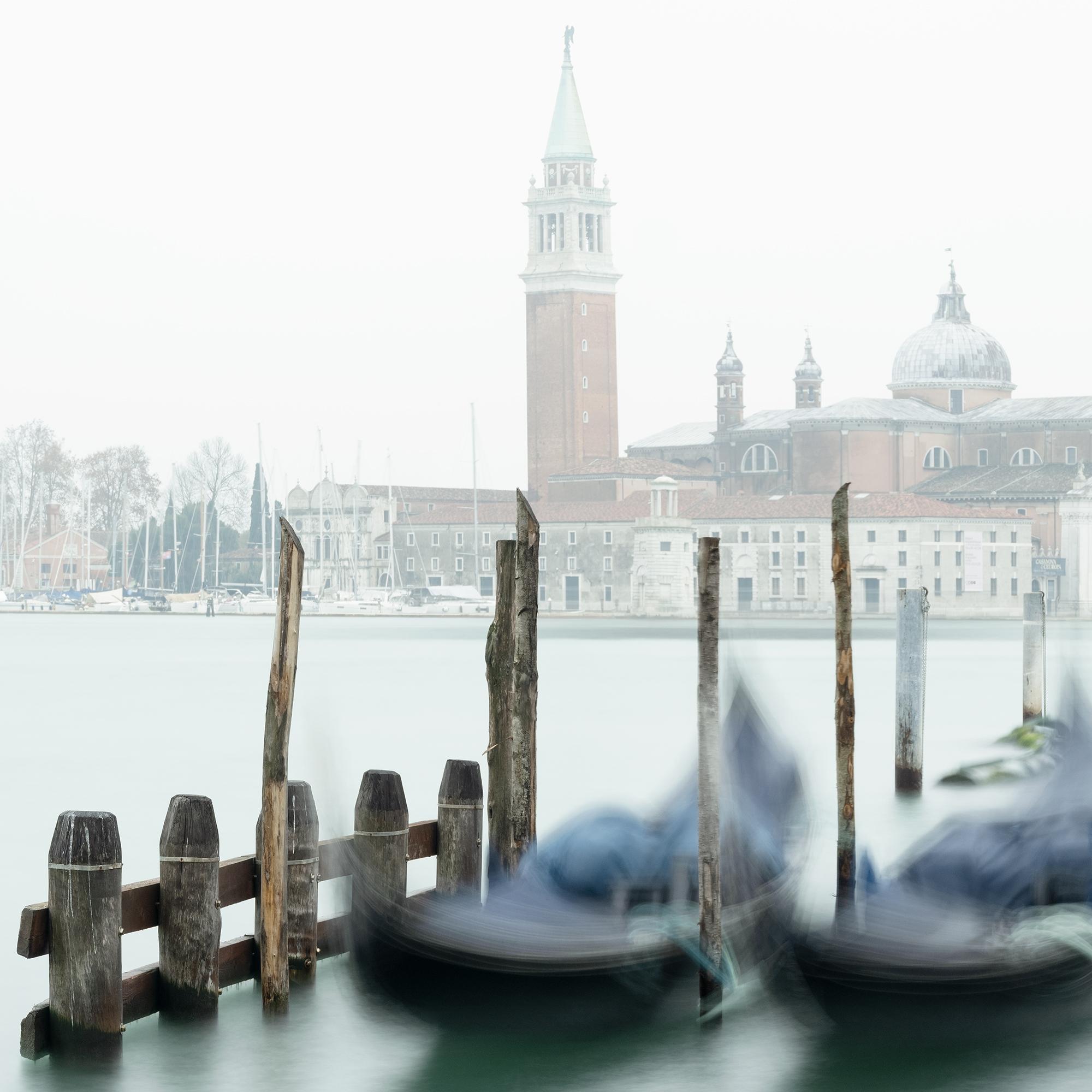 Gondoles et Church's San Giorgio - paysage urbain - Venise - édition limitée en vente 7