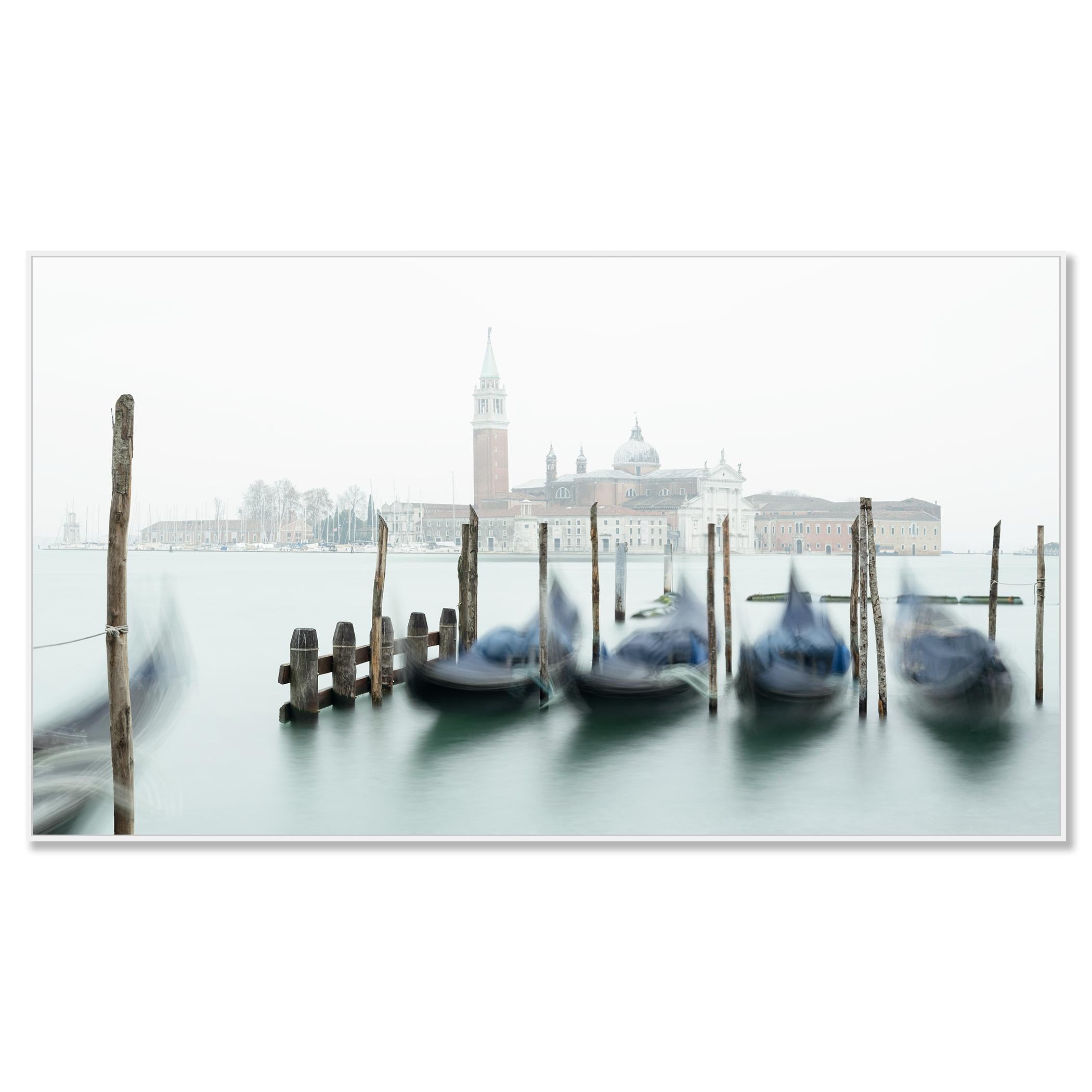 Gondoles et Church's San Giorgio - paysage urbain - Venise - édition limitée - Photograph de Gerald Berghammer