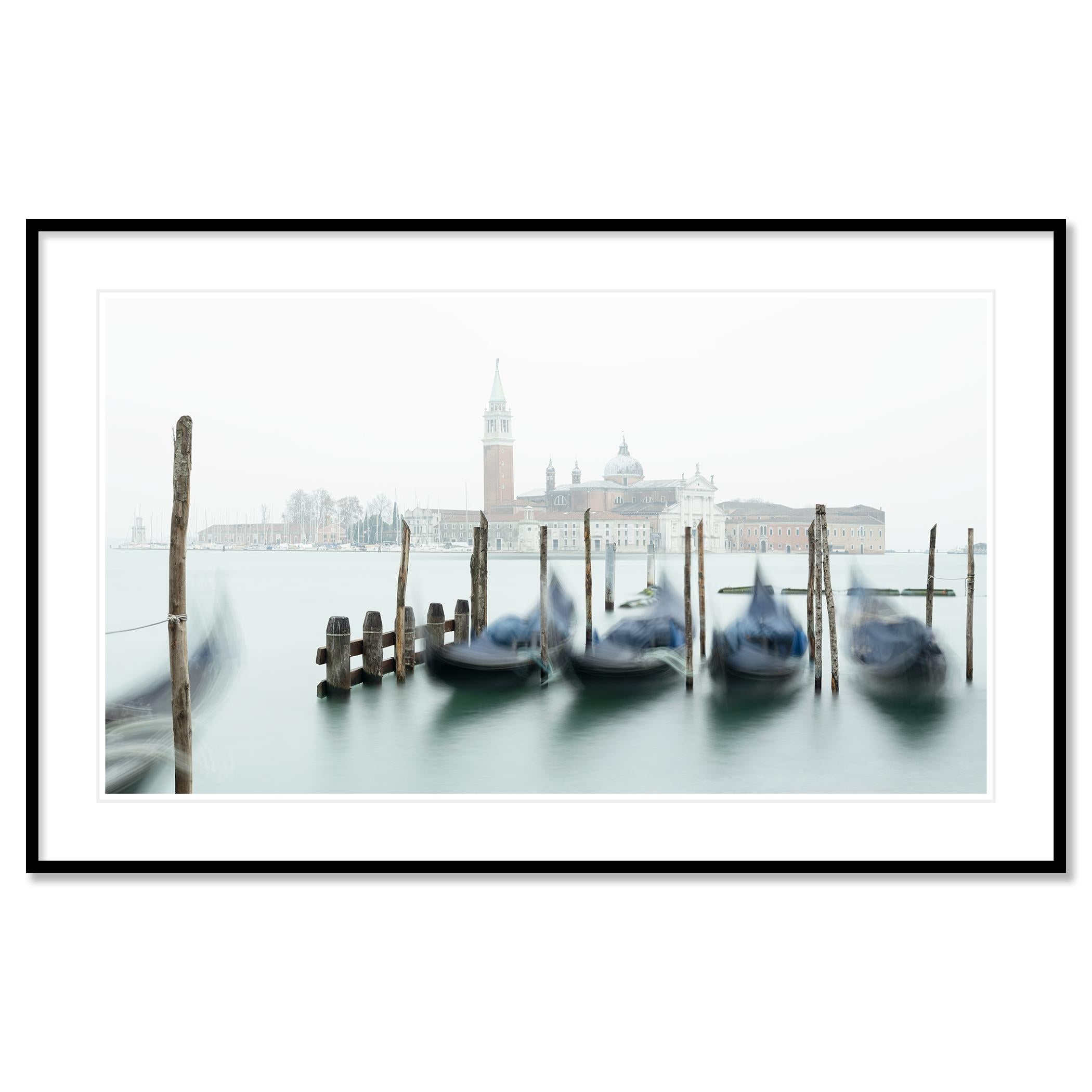 Gondoles et Church's San Giorgio - paysage urbain - Venise - édition limitée en vente 1