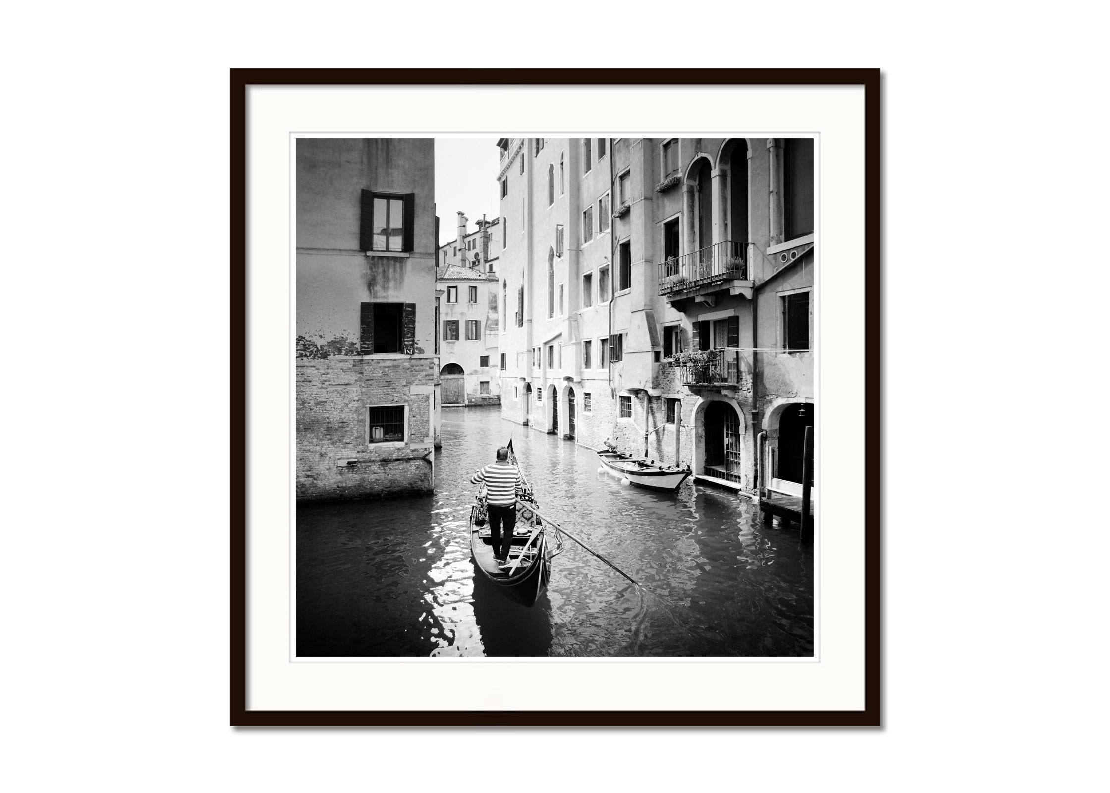 Gondoliere, Canal Grande, Venice, fine art black and white cityscape photography - Contemporary Photograph by Gerald Berghammer