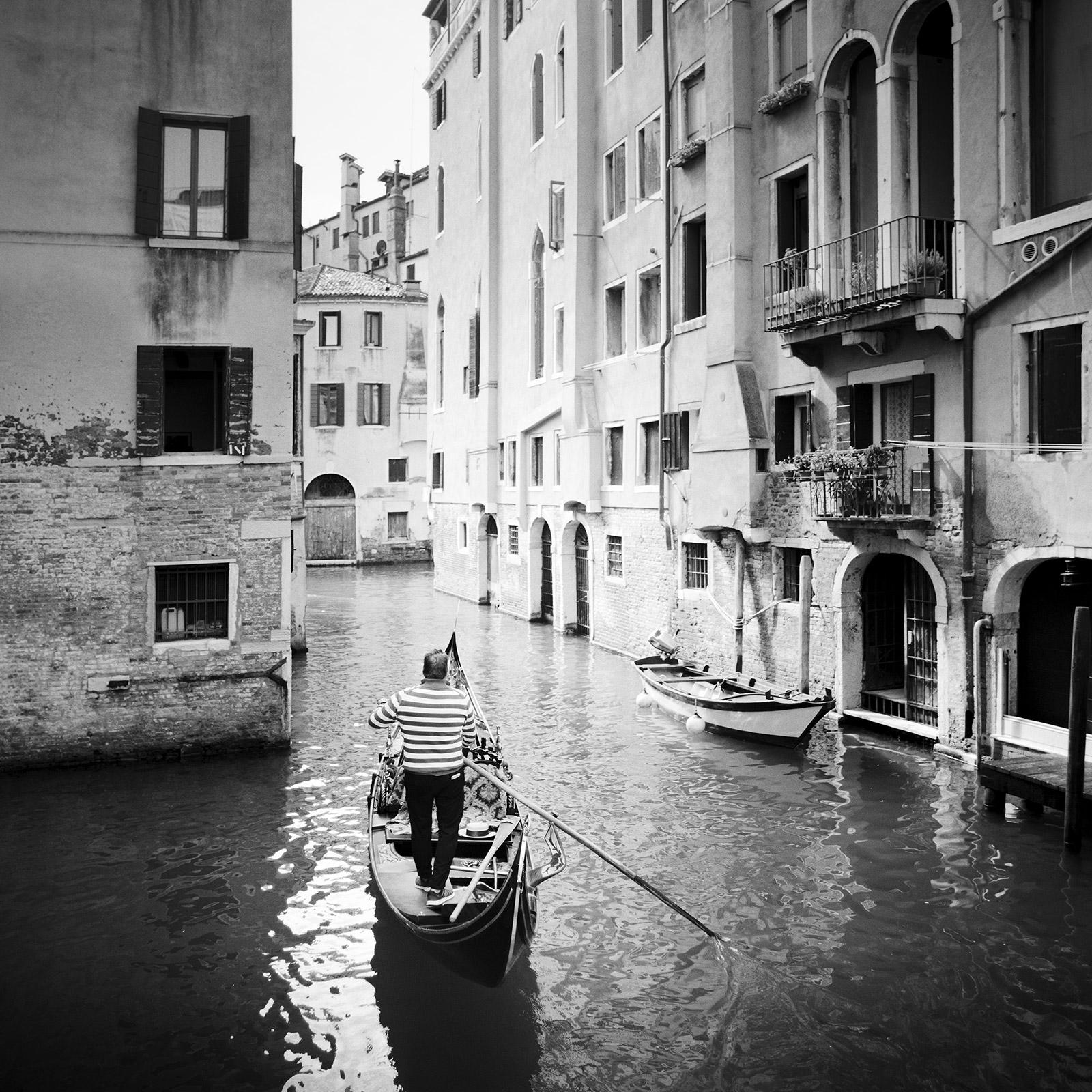 Gondoliere, Canal Grande, Venise, photographie d'art de paysage urbain en noir et blanc