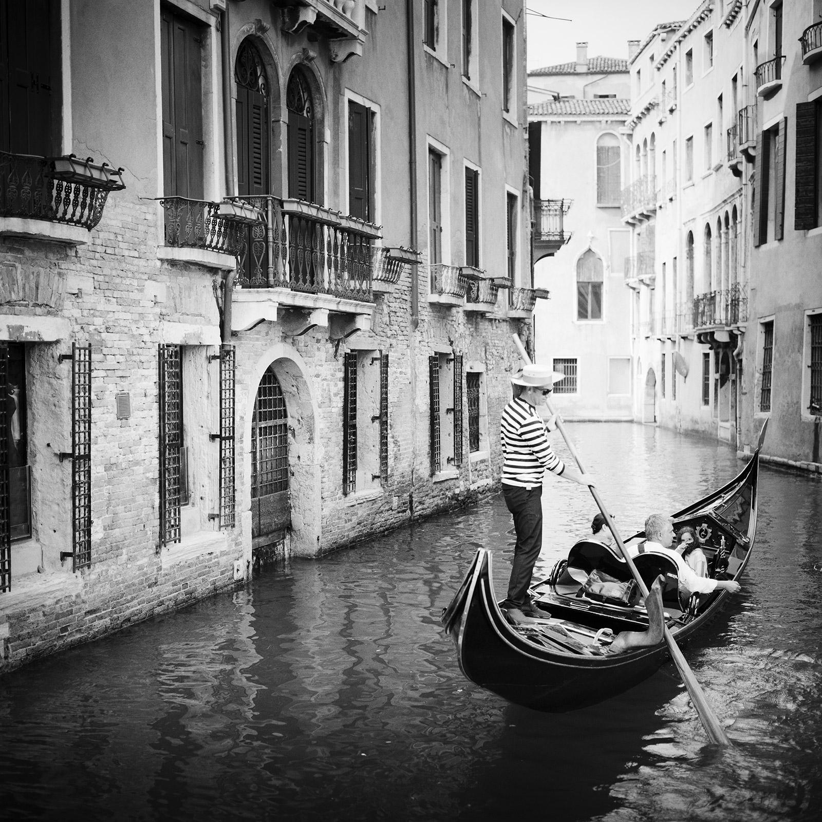 Gondolière, Gondola, Canal, Venise, photographie de paysage urbain en noir et blanc