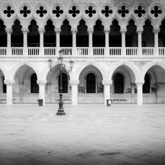 Facciata gotica di Palazzo dei Dogi, Venezia, fotografia in bianco e nero, paesaggio urbano