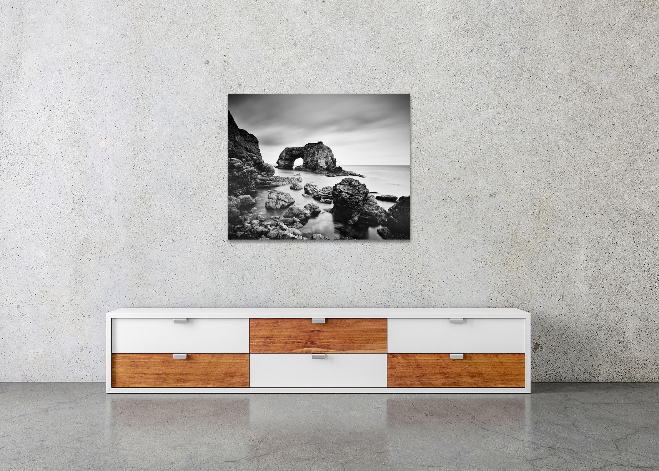 Great Pollet Sea Arch, Irische Atlantic Küste, Irland, Schwarz-Weiß-Kunstfoto im Angebot 3