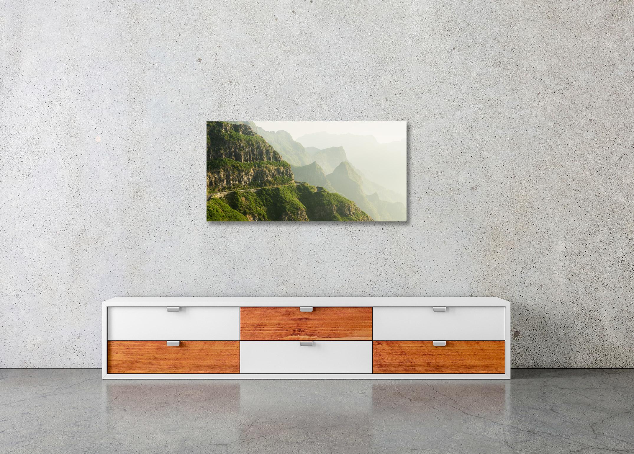 Green Hills in Morning Light, photographie grand format, paysage limité en vente 2