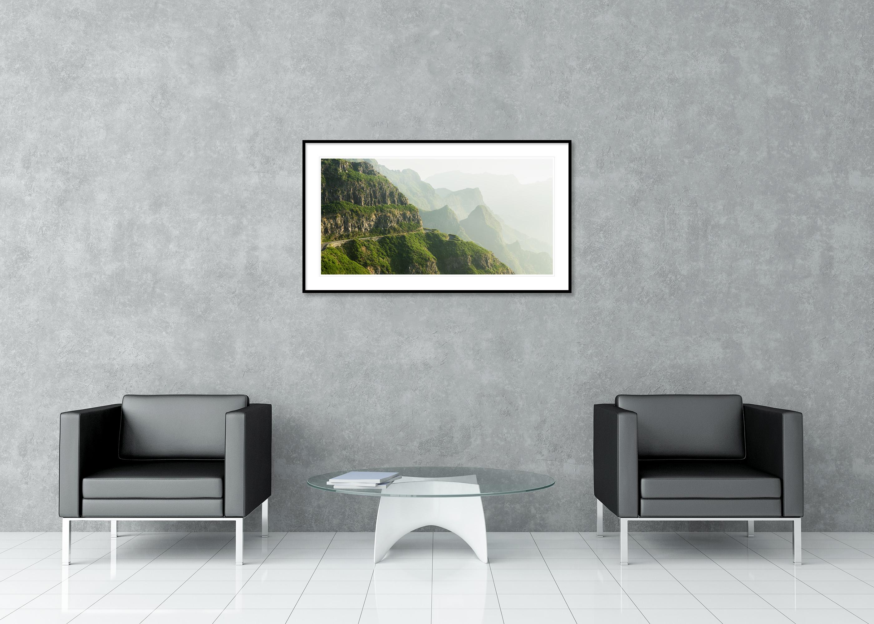 Green Hills in Morning Light, photographie grand format, paysage limité en vente 2