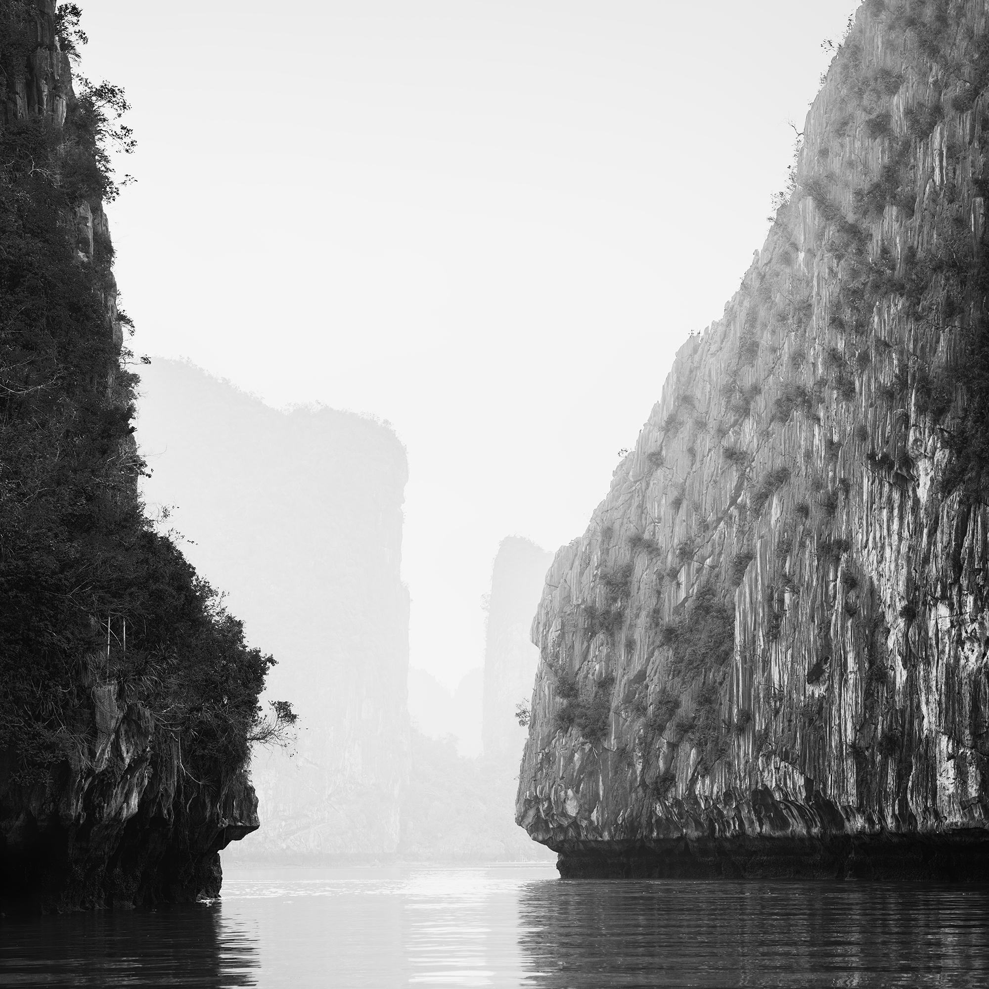Bahía de Ha Long, Isla, Rocas, Vietnam, fotografía limitada de paisajes marinos en venta 6