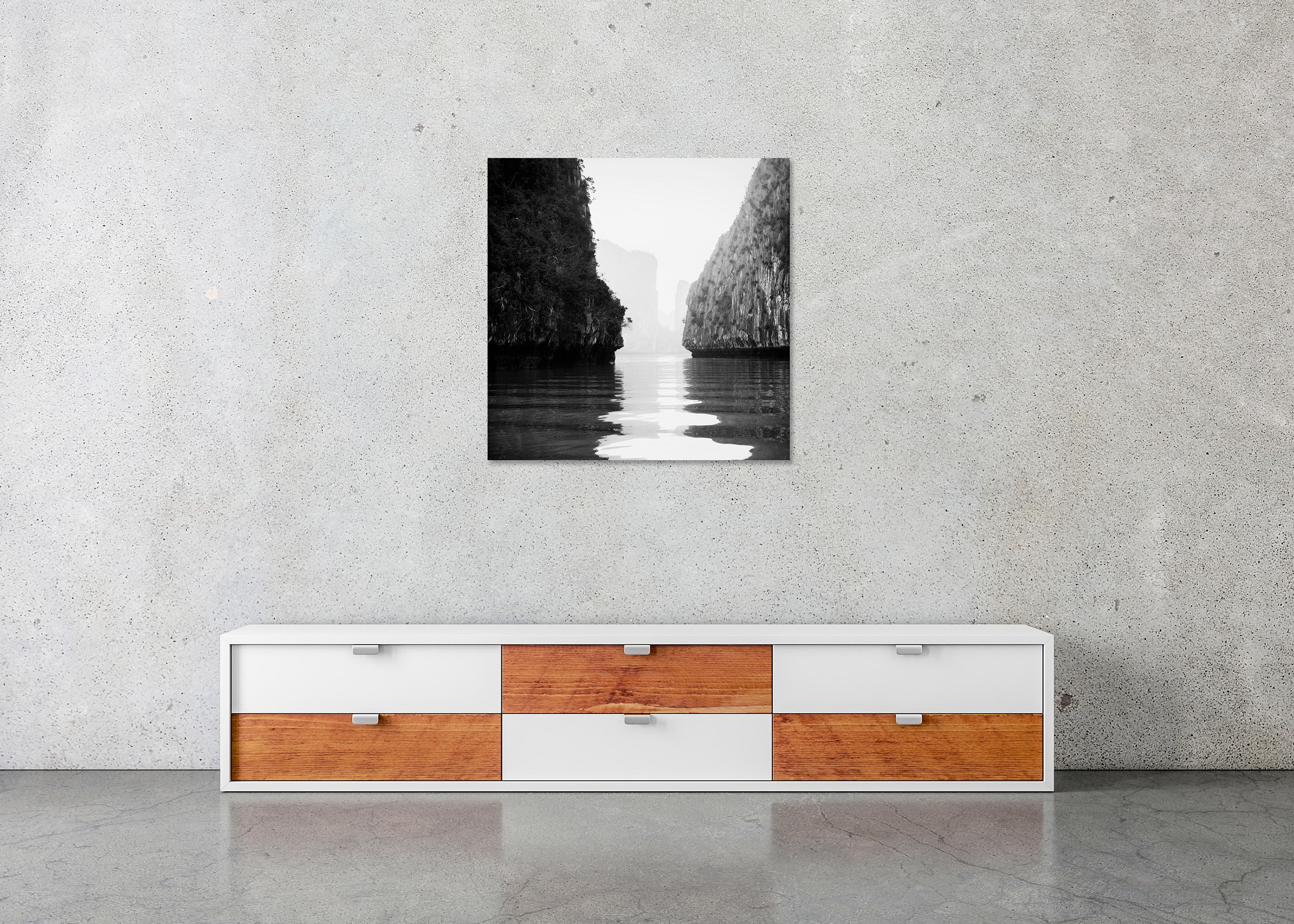 Bahía de Ha Long, Isla, Rocas, Vietnam, fotografía limitada de paisajes marinos en venta 4